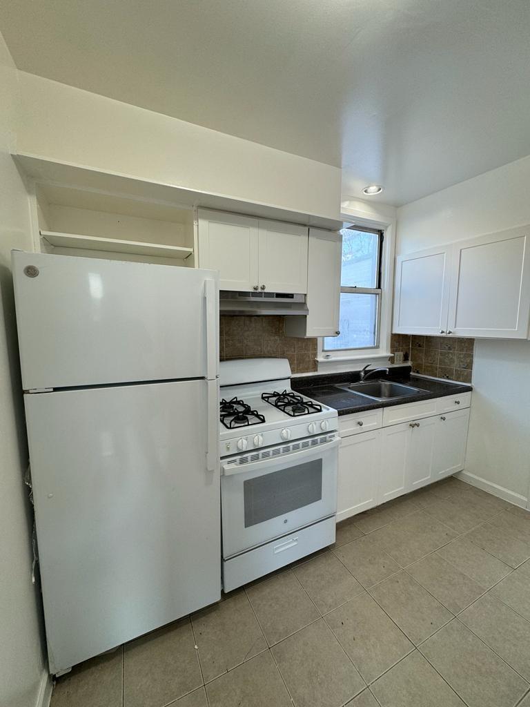 1738 Holland Avenue Unit: 2