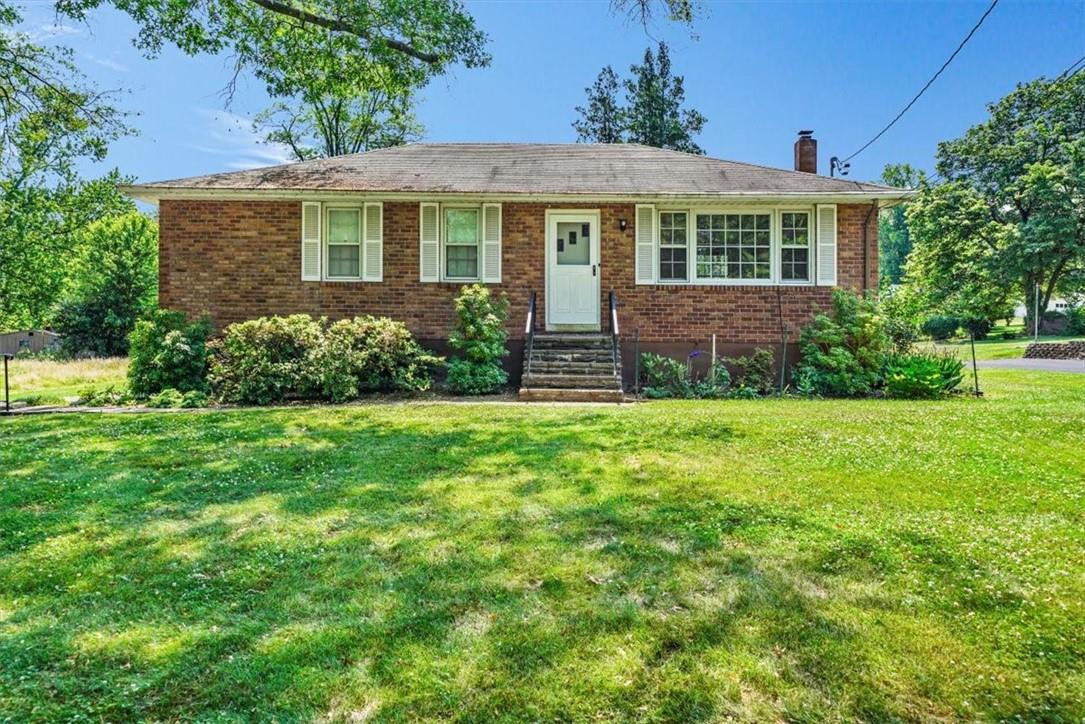 9 Lannis Avenue