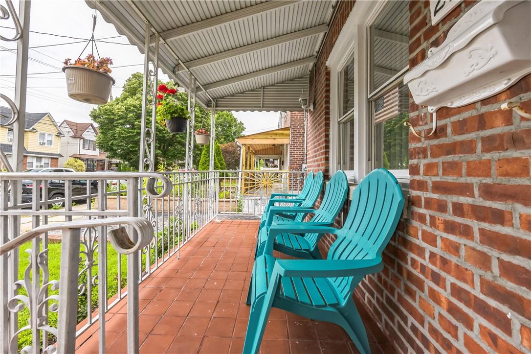 2563 Woodhull Avenue