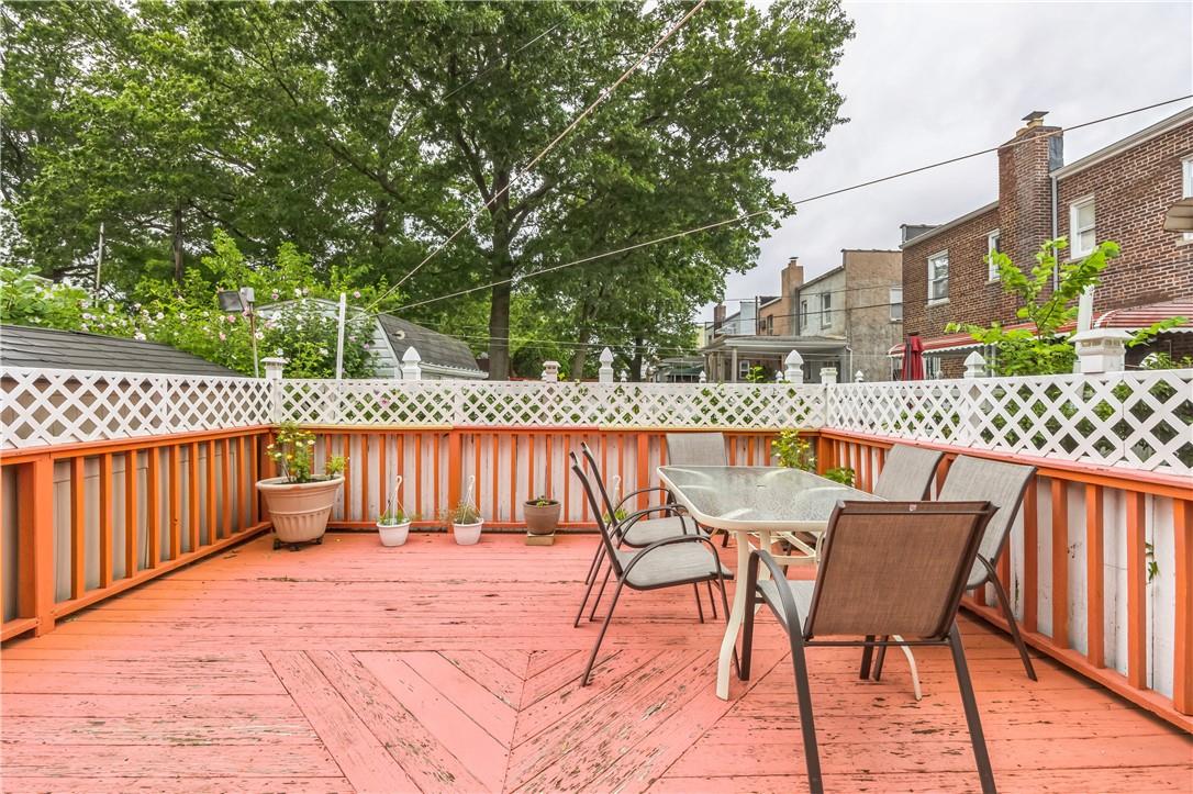 2563 Woodhull Avenue