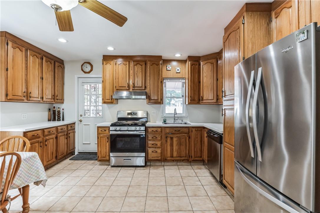 2563 Woodhull Avenue