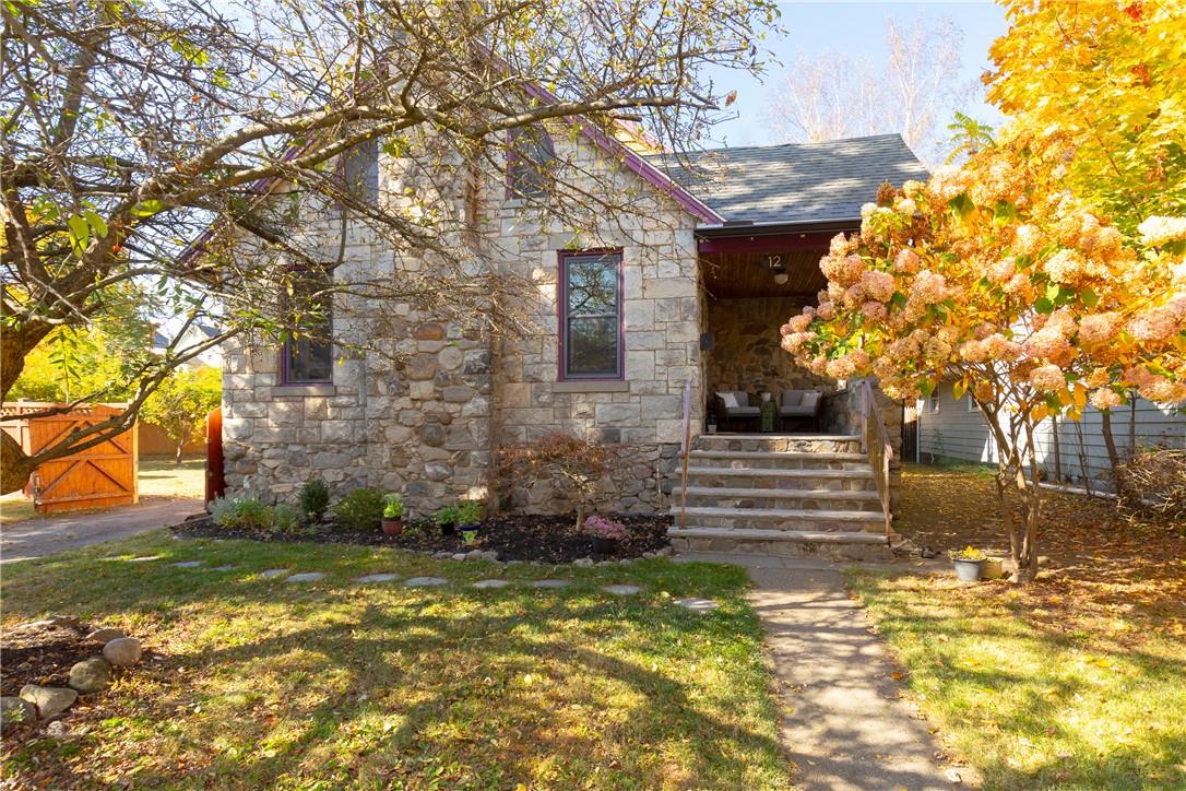 12 Woodland Avenue