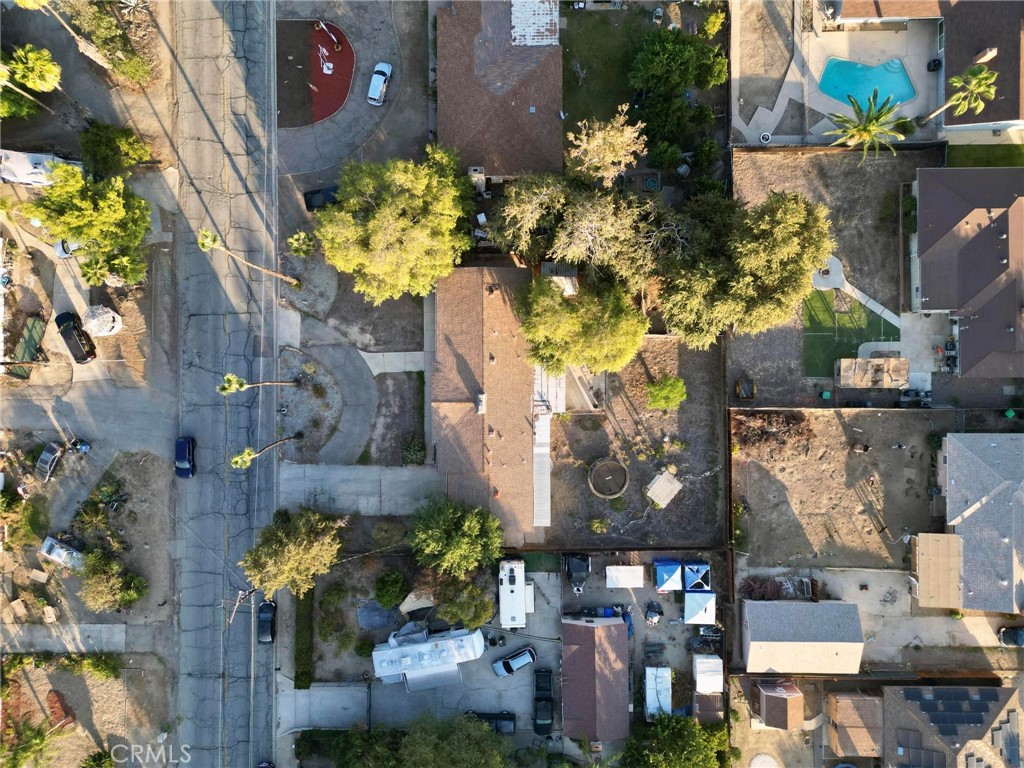 1929 E Oakland