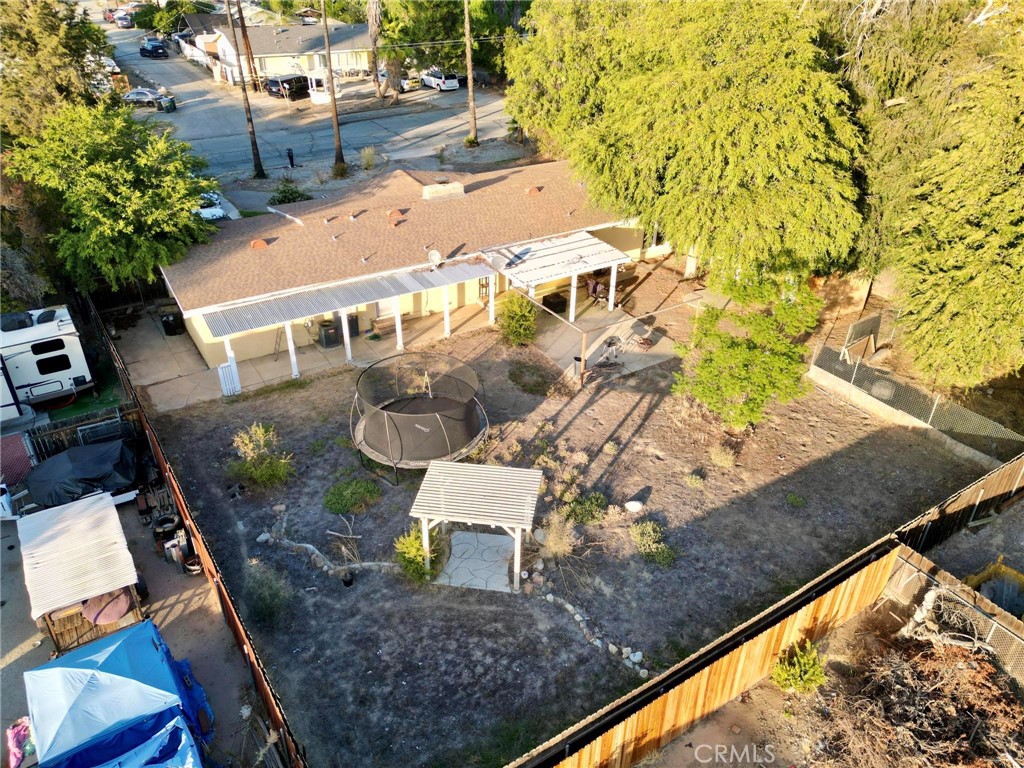 1929 E Oakland