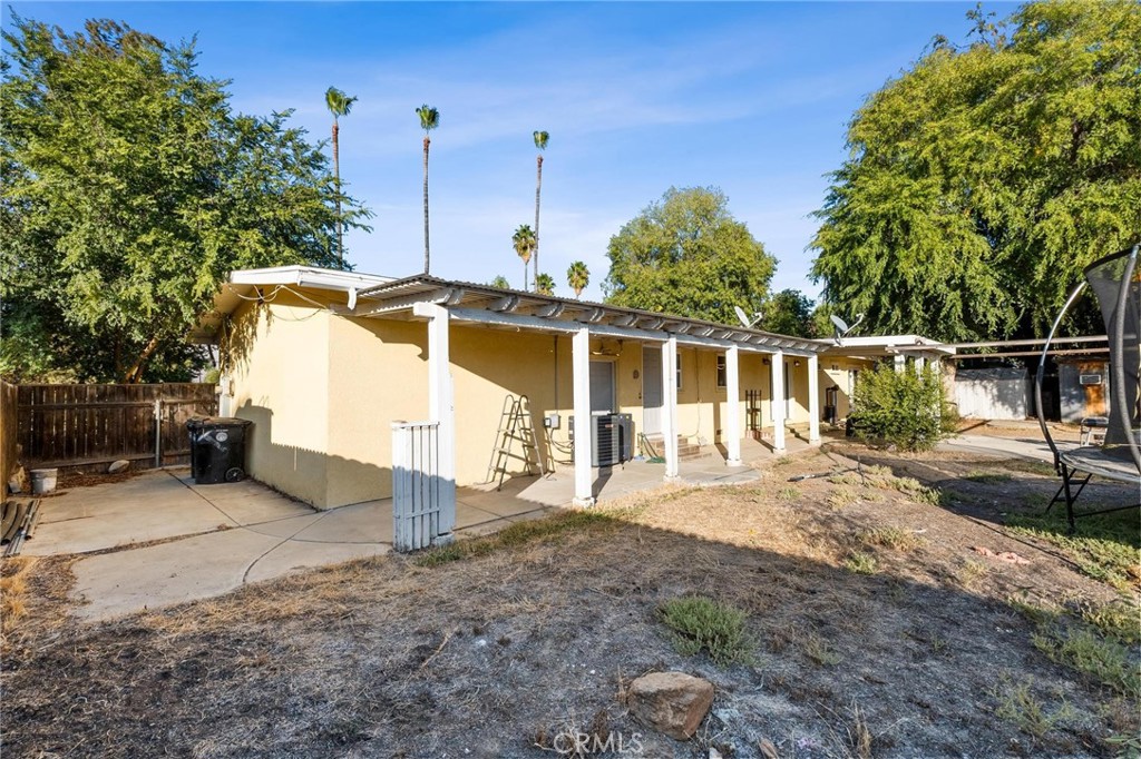 1929 E Oakland