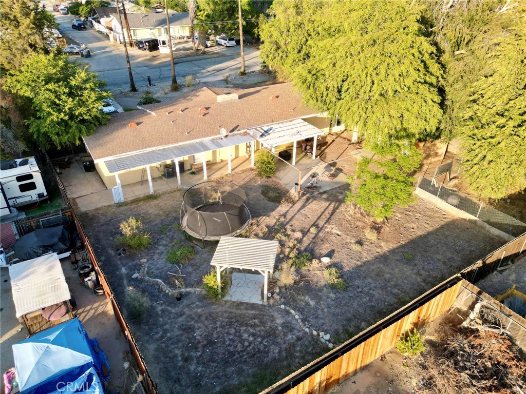 1929 E Oakland