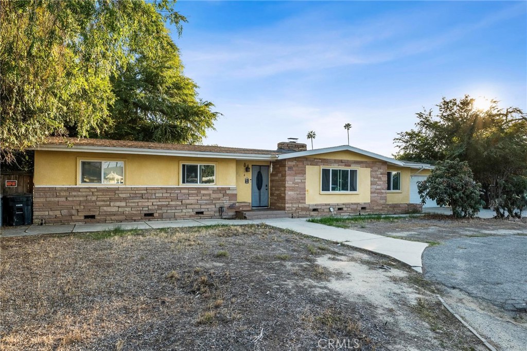 1929 E Oakland