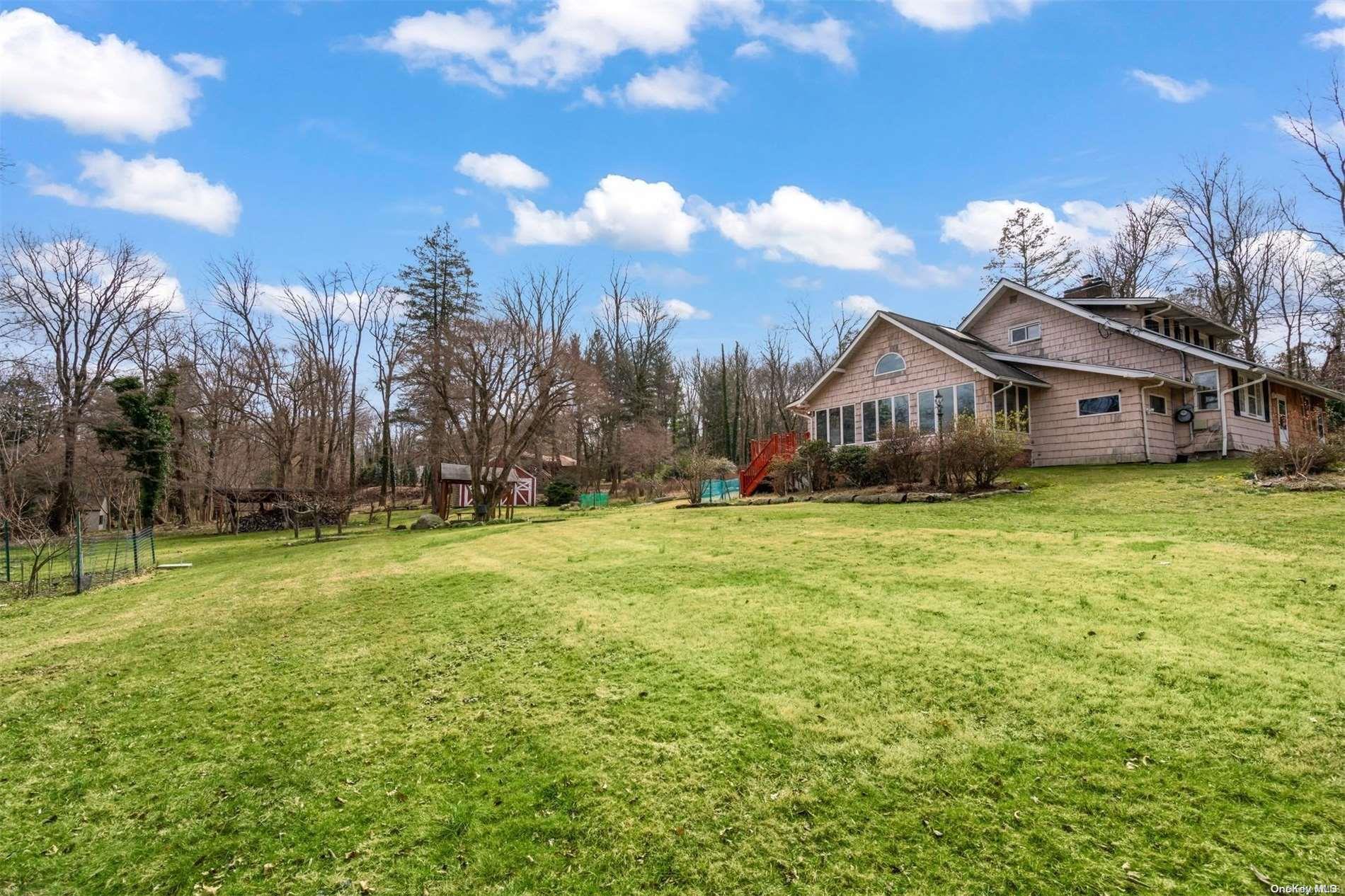 4 Middle Hollow Road