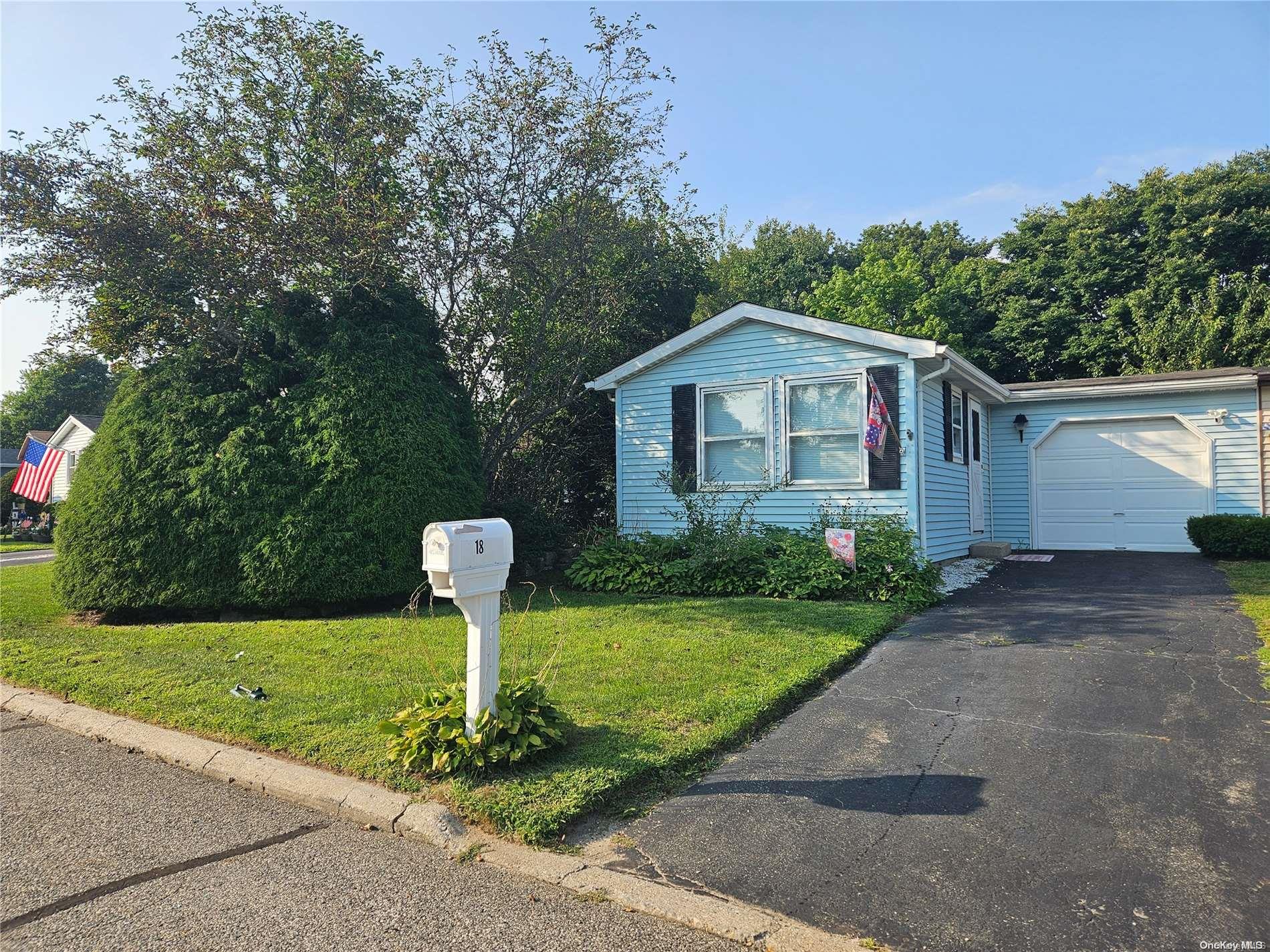 18 Greenwood Boulevard Unit: 18