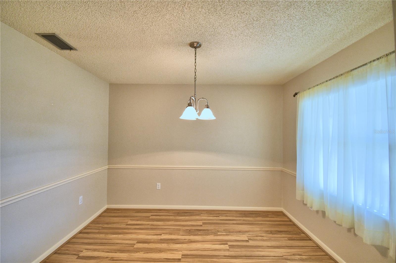 3812 VILLAGE CIR