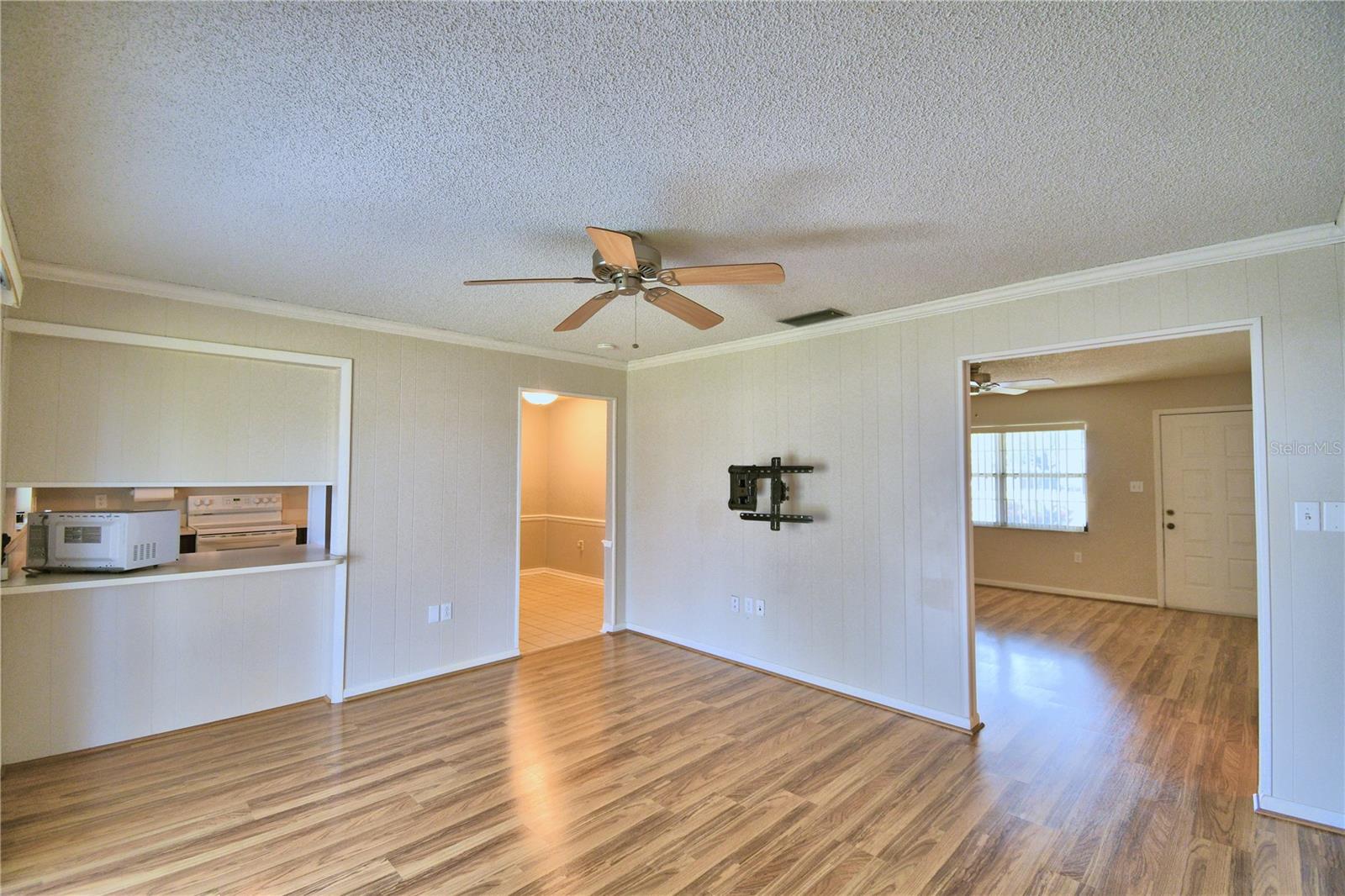 3812 VILLAGE CIR