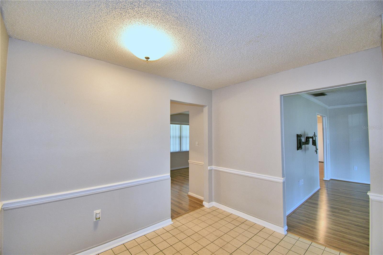 3812 VILLAGE CIR