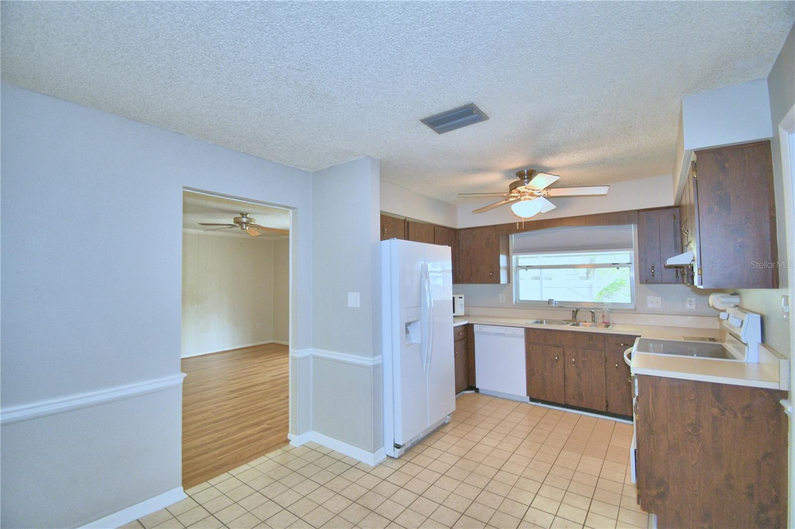 3812 VILLAGE CIR