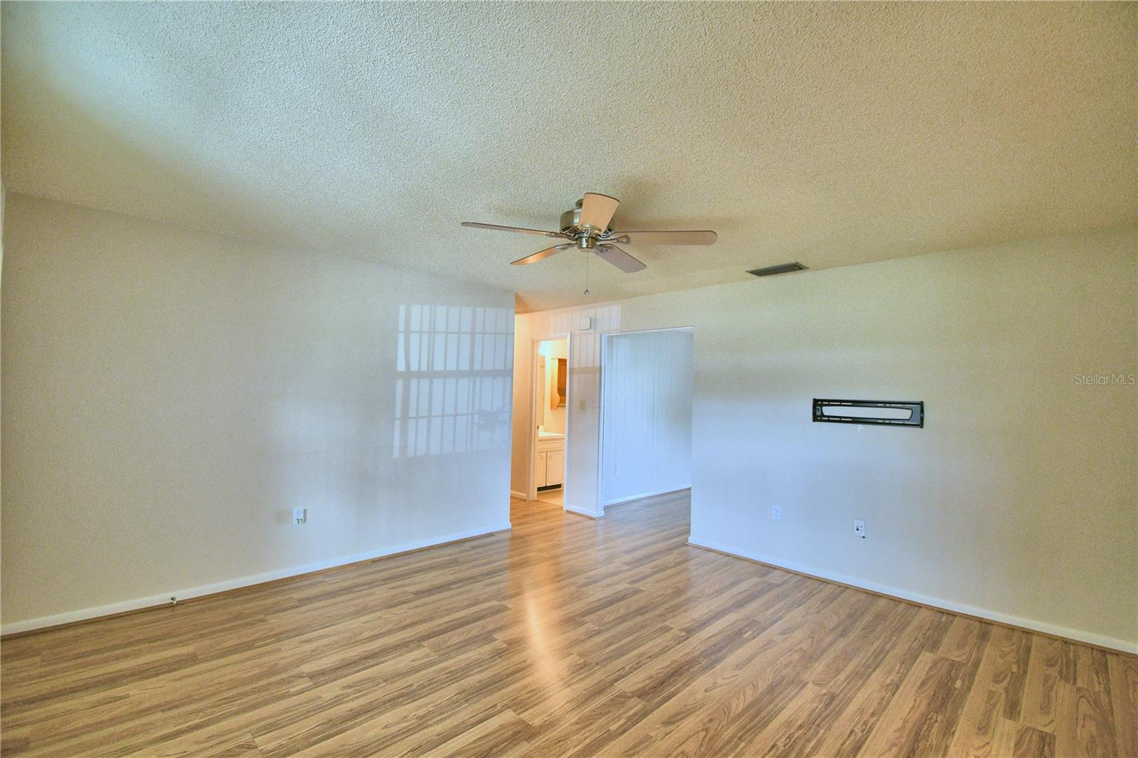 3812 VILLAGE CIR