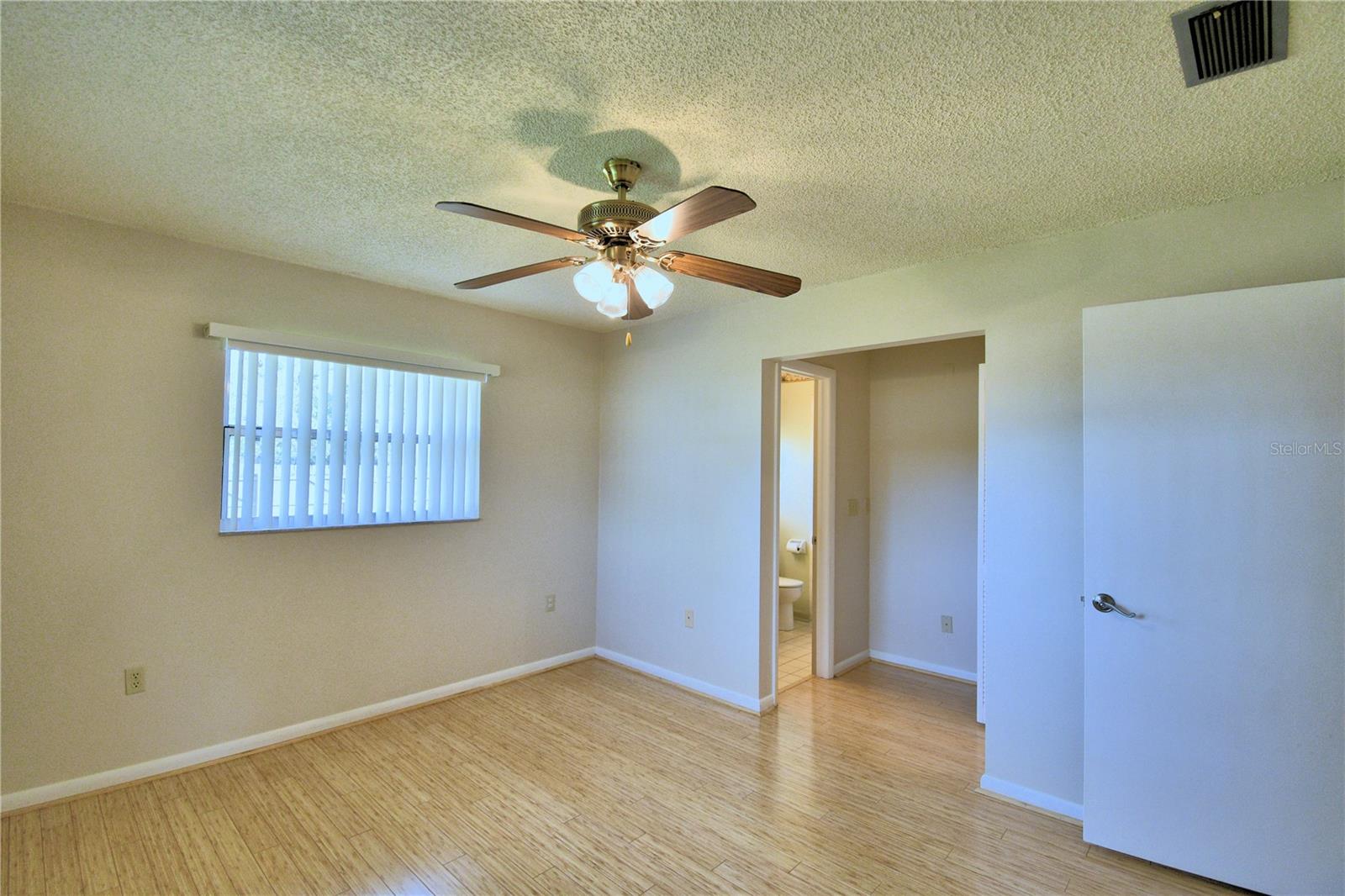 3812 VILLAGE CIR