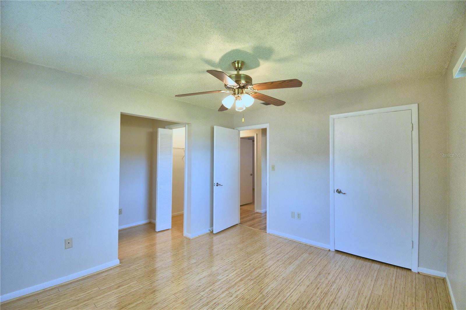 3812 VILLAGE CIR
