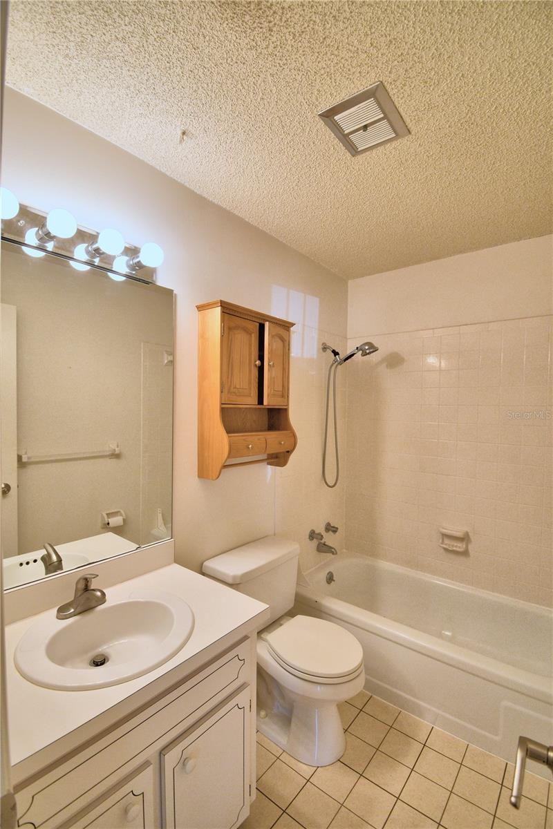 3812 VILLAGE CIR