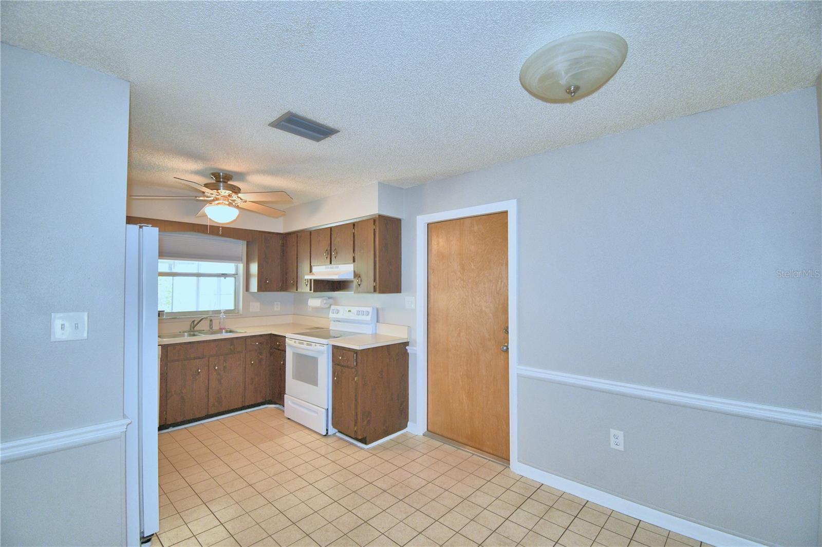 3812 VILLAGE CIR