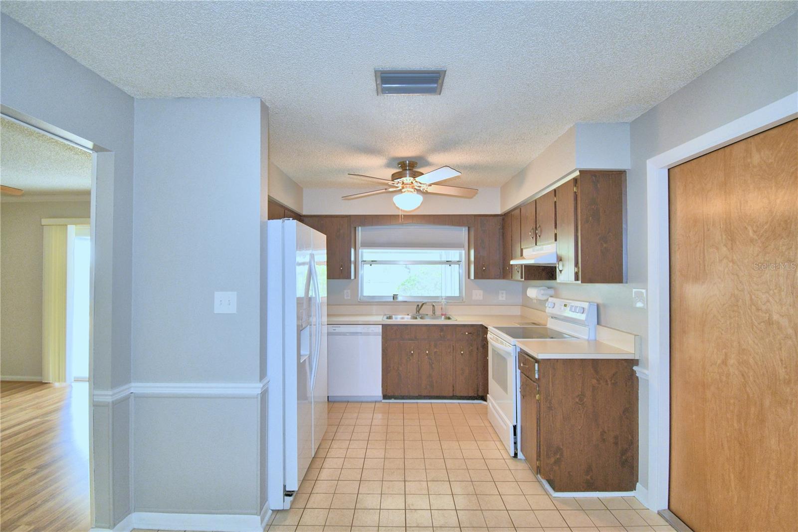 3812 VILLAGE CIR