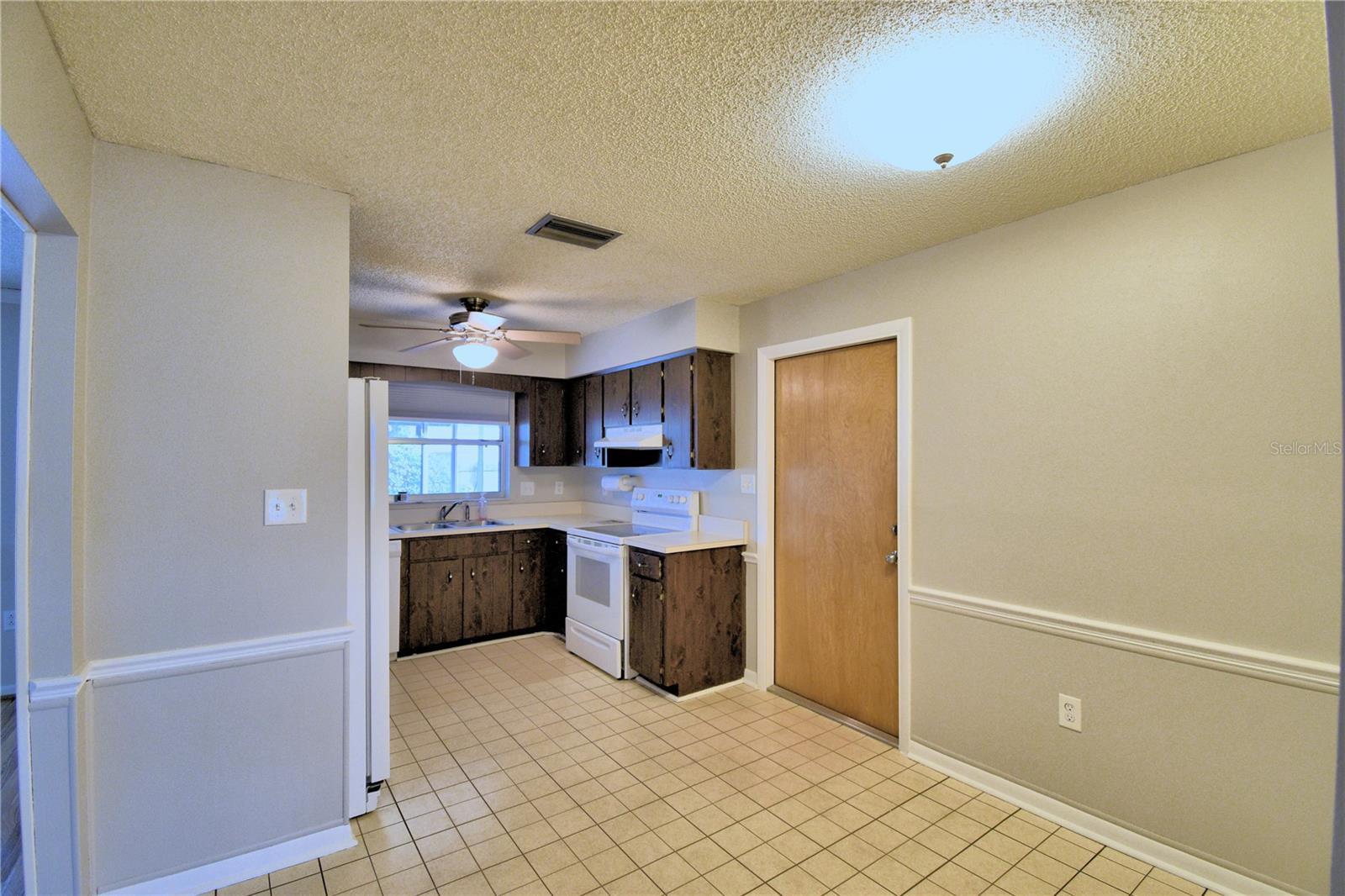 3812 VILLAGE CIR