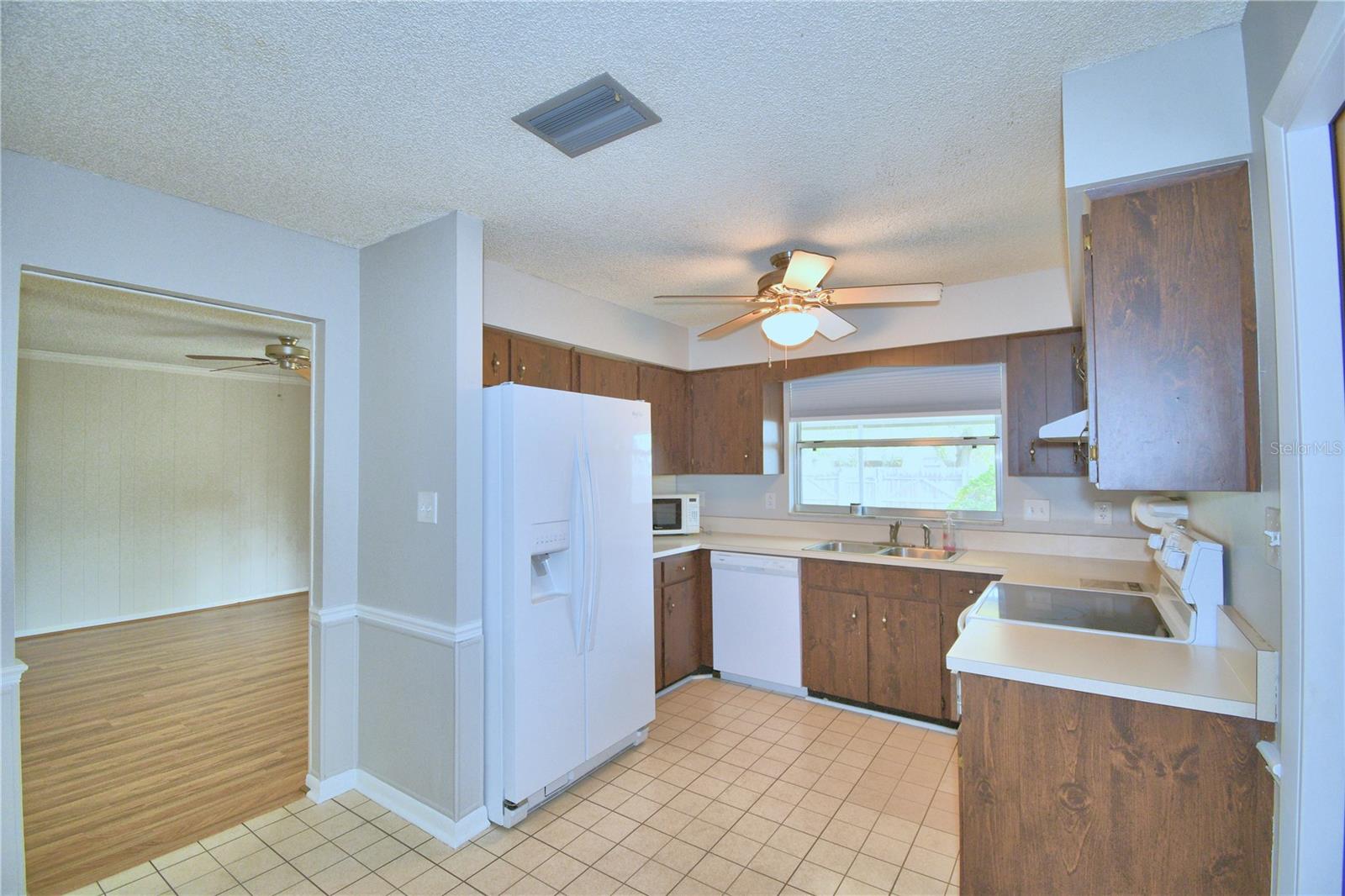 3812 VILLAGE CIR