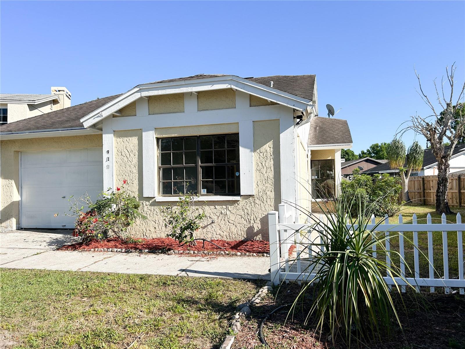 918 BUTTERCUP DR