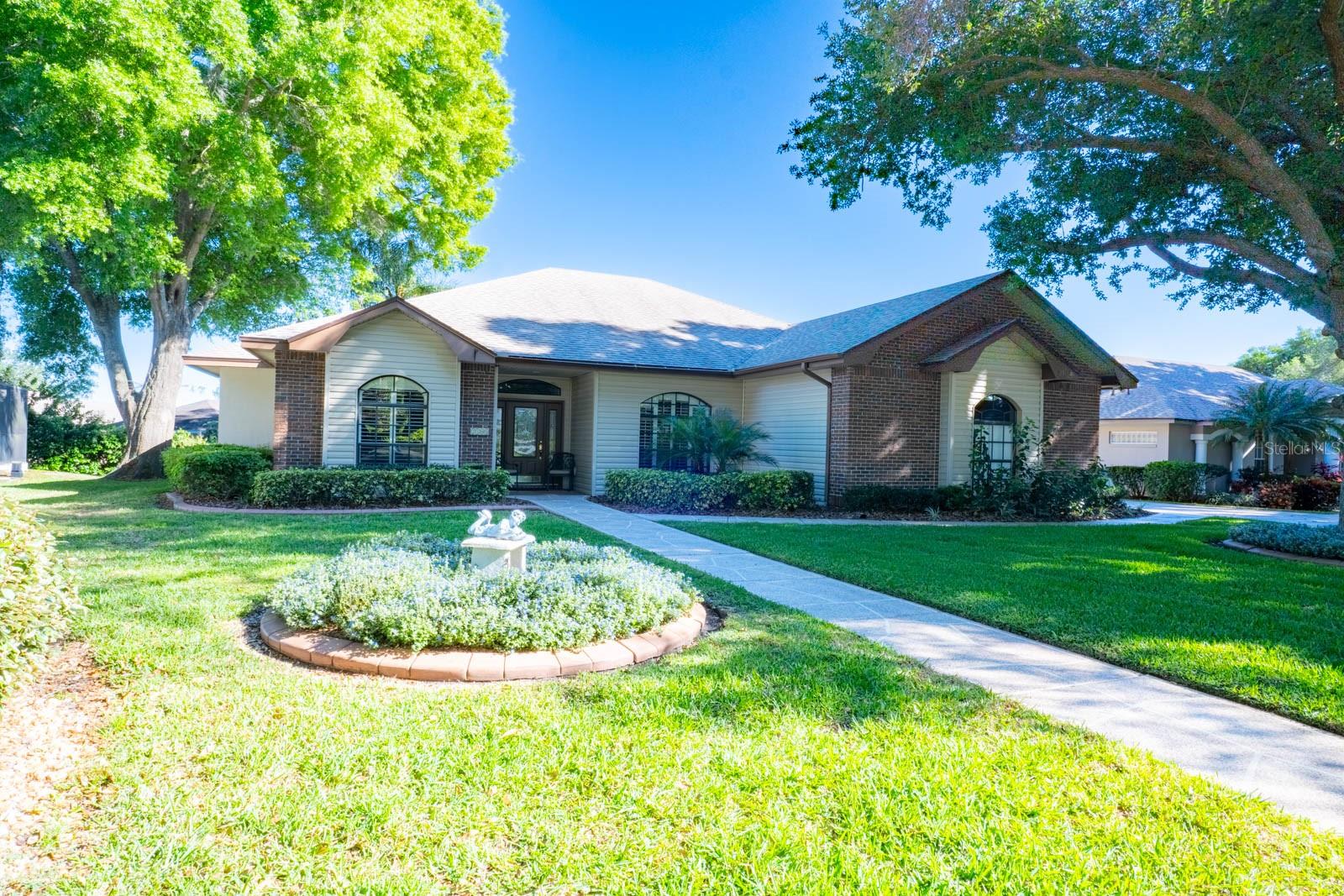 2104 LONGLEAF CIR