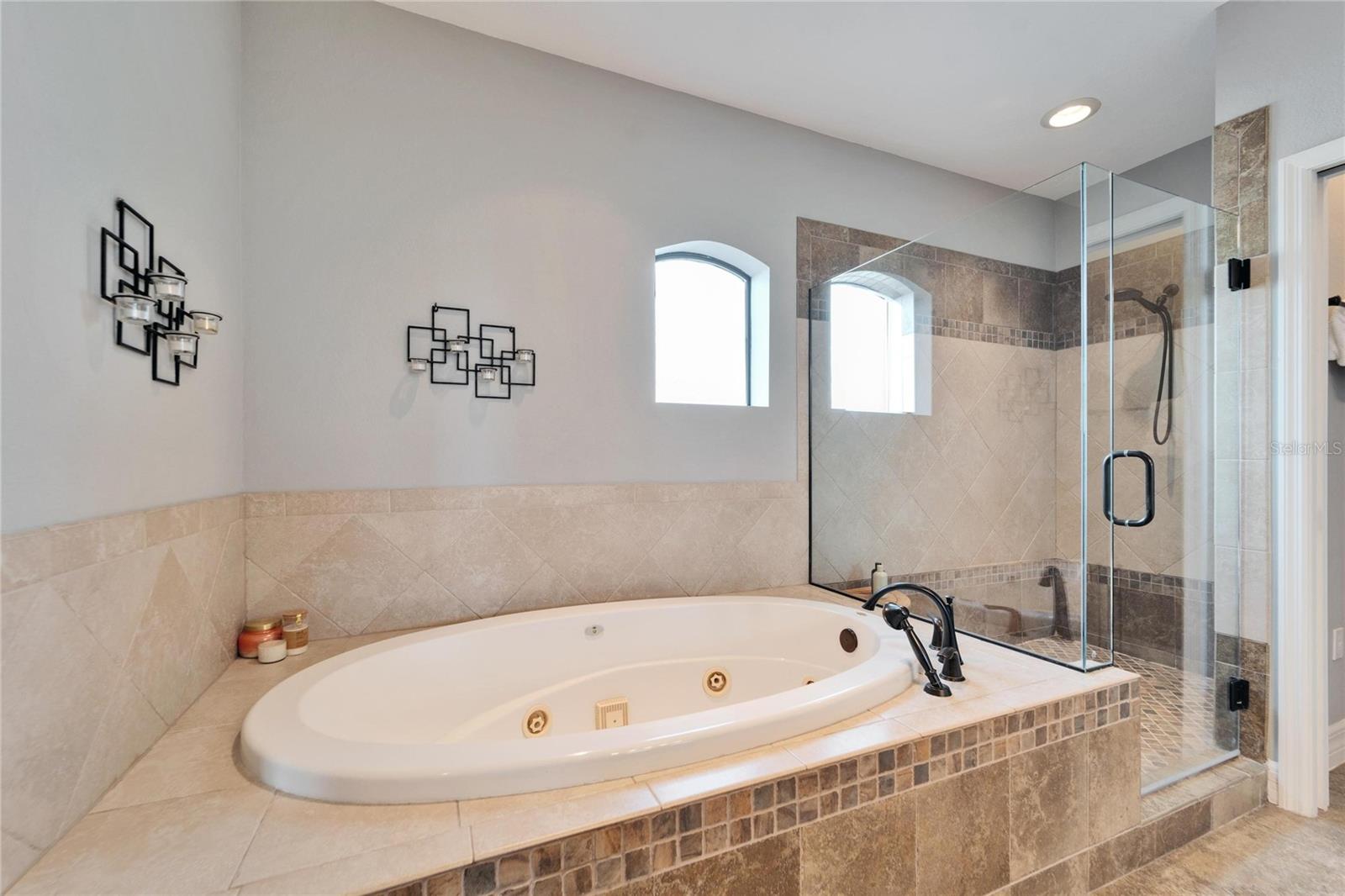 1934 HERITAGE LAKES BLVD