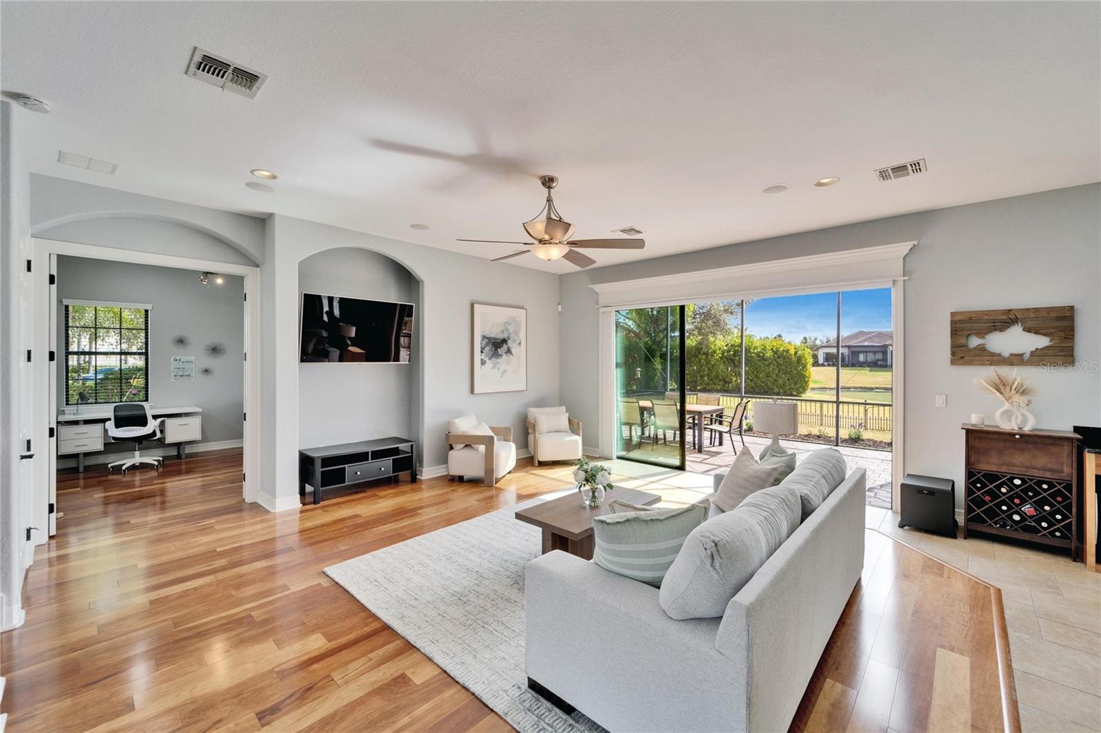 1934 HERITAGE LAKES BLVD