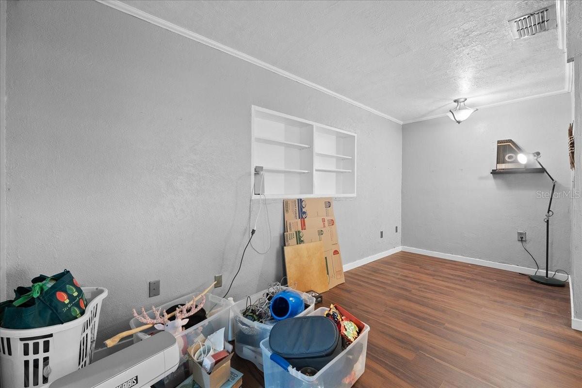 516 EASTWAY DR