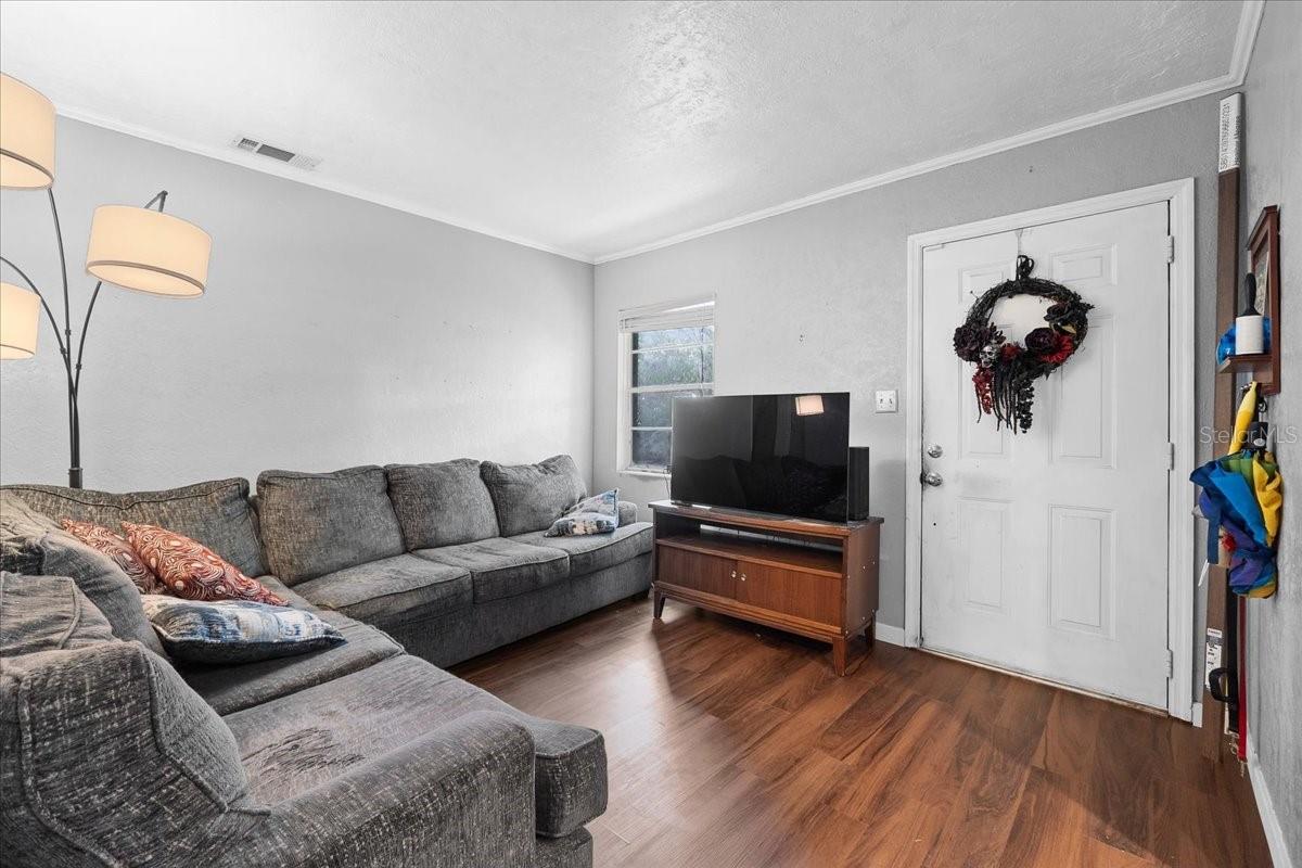 516 EASTWAY DR