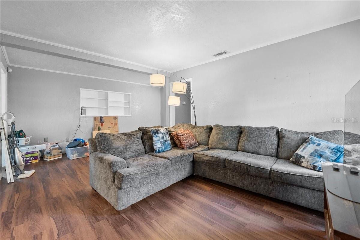 516 EASTWAY DR