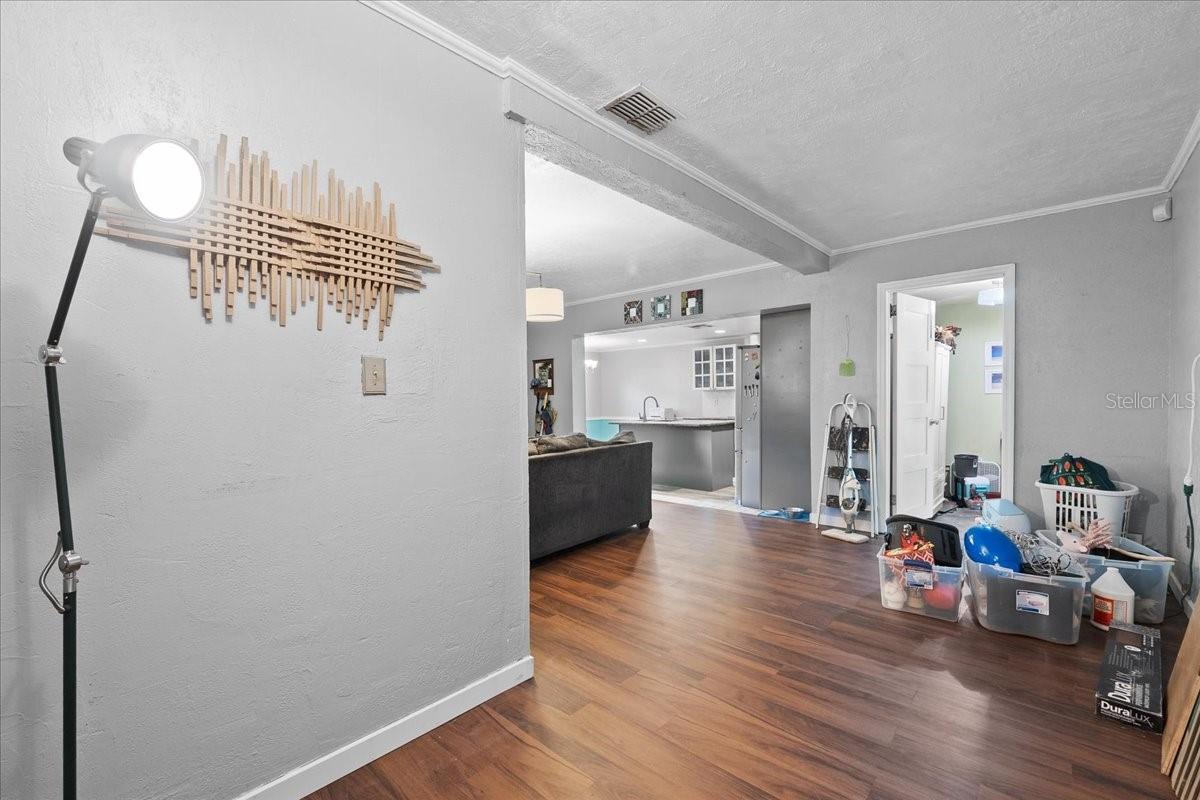 516 EASTWAY DR