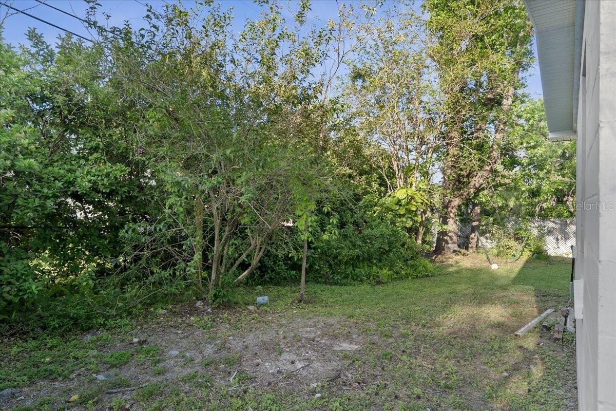 516 EASTWAY DR