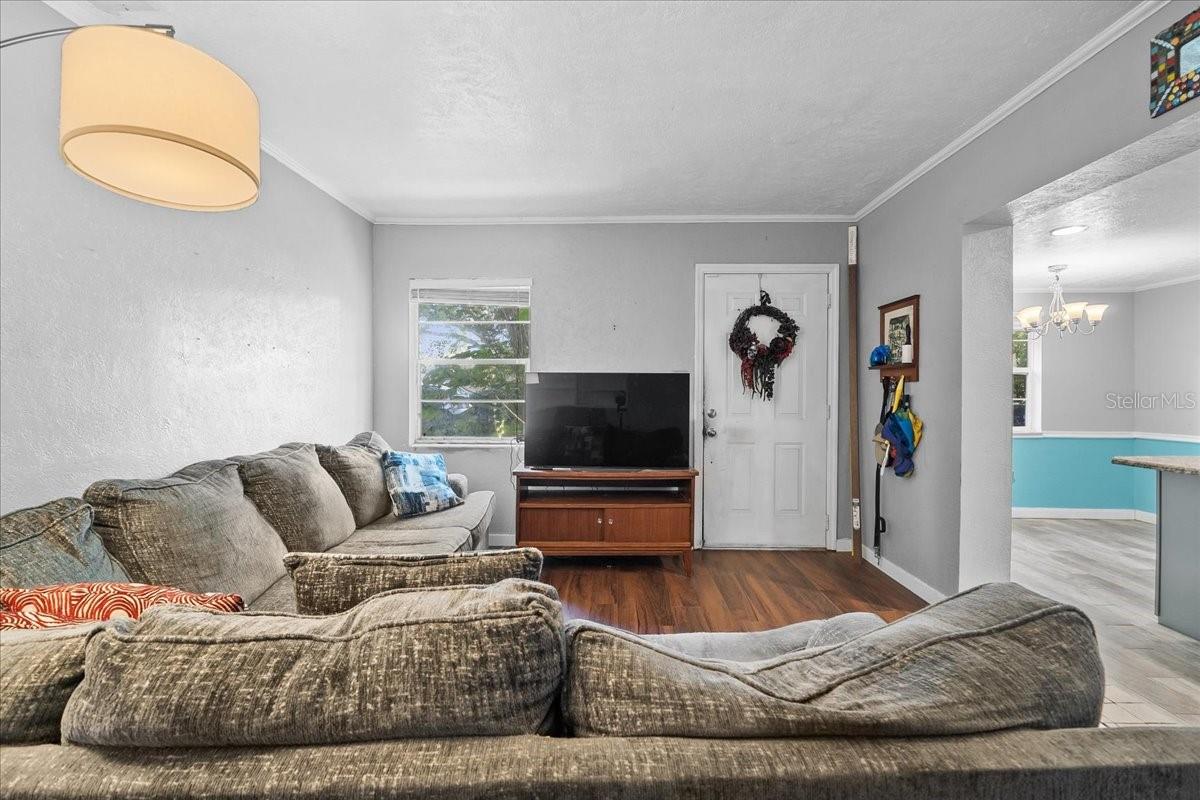 516 EASTWAY DR