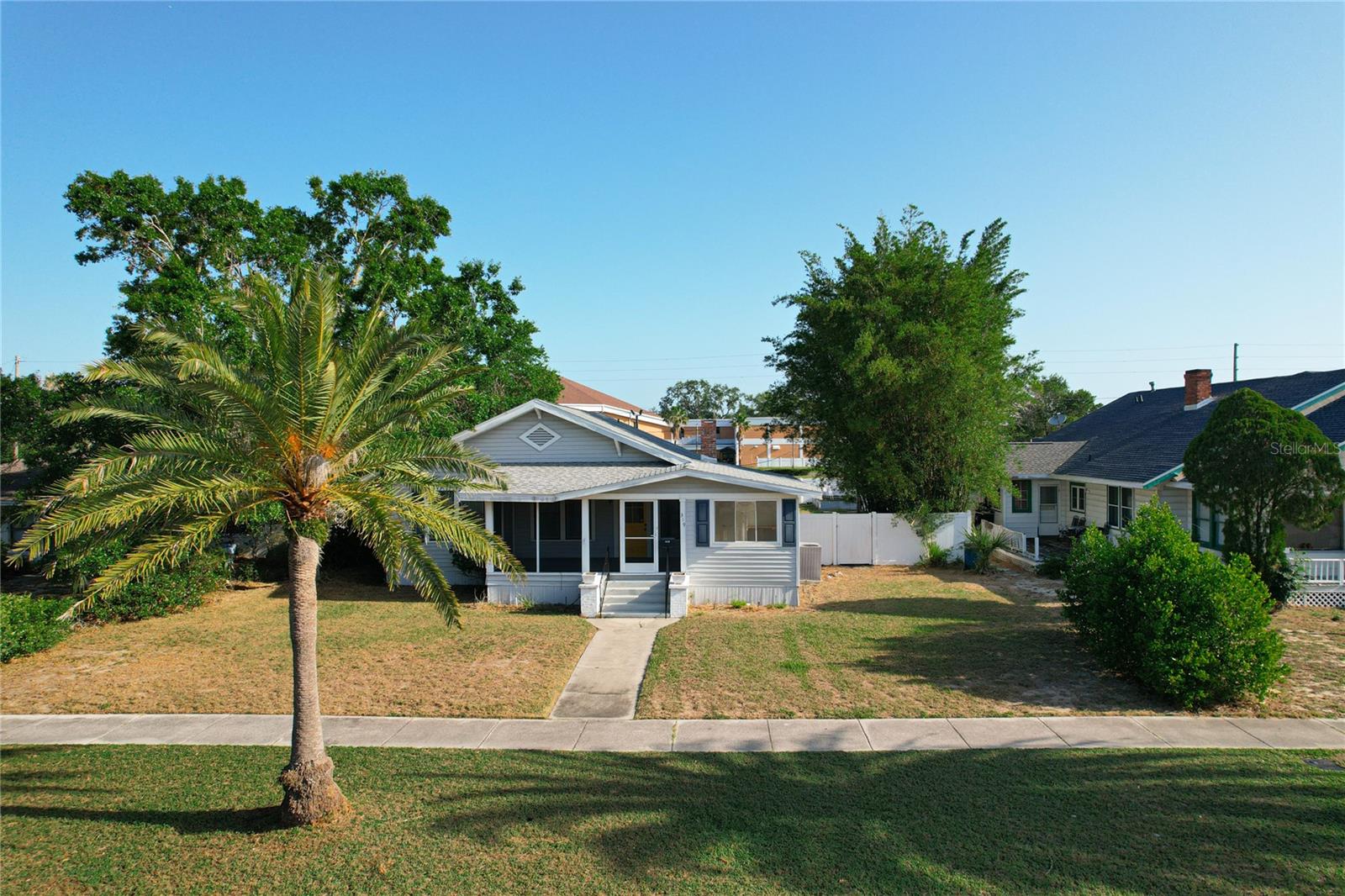 319 E JOHNSON AVE
