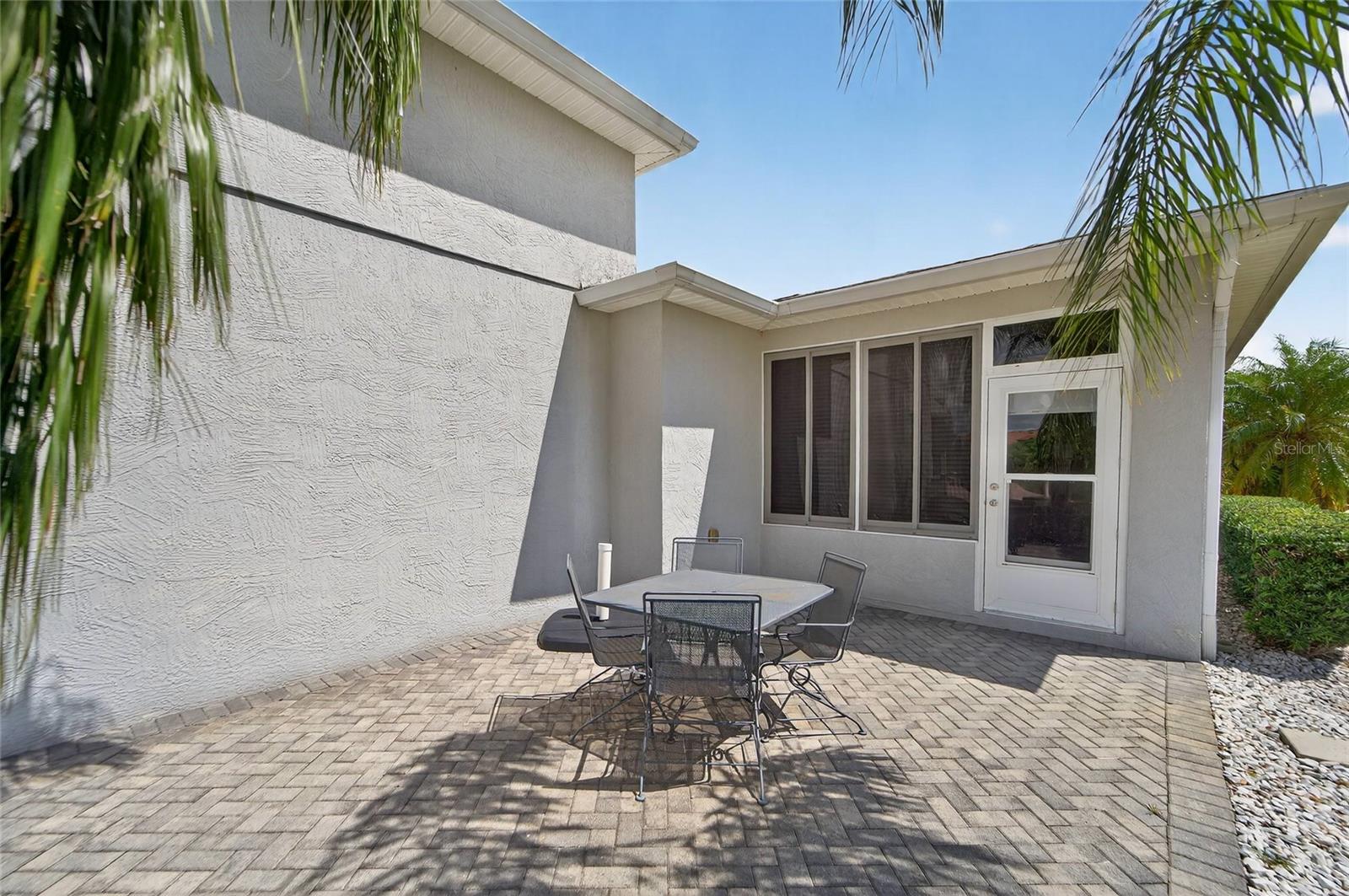 453 NOLANE LN