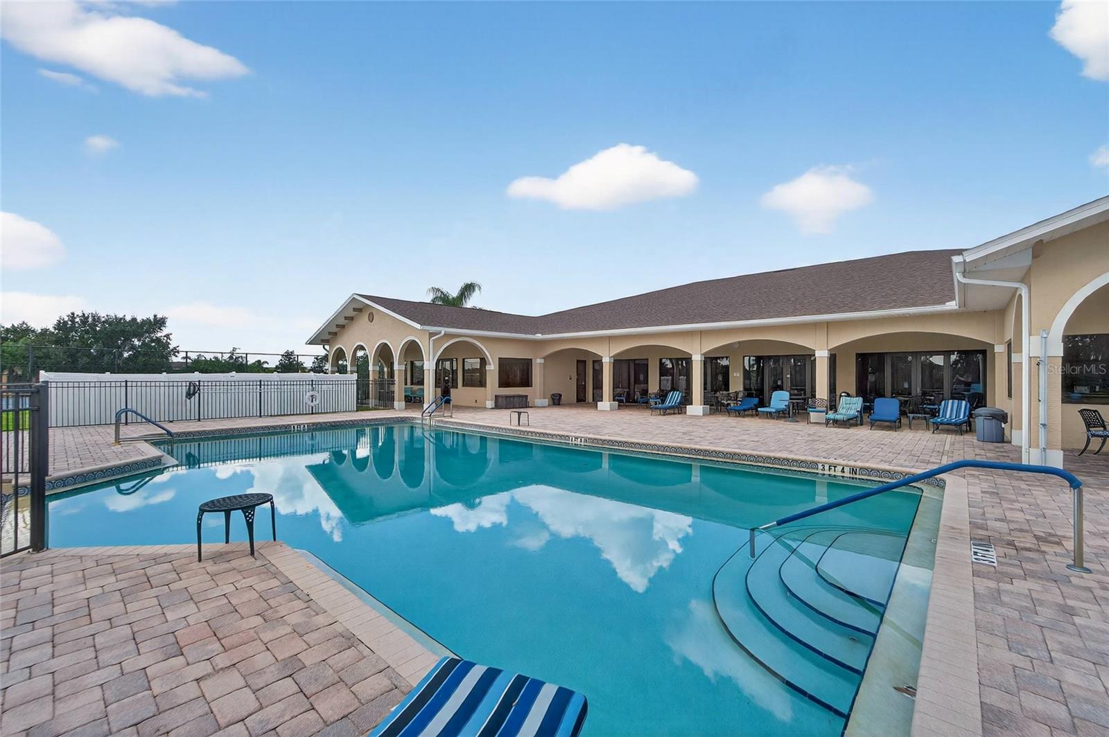 453 NOLANE LN