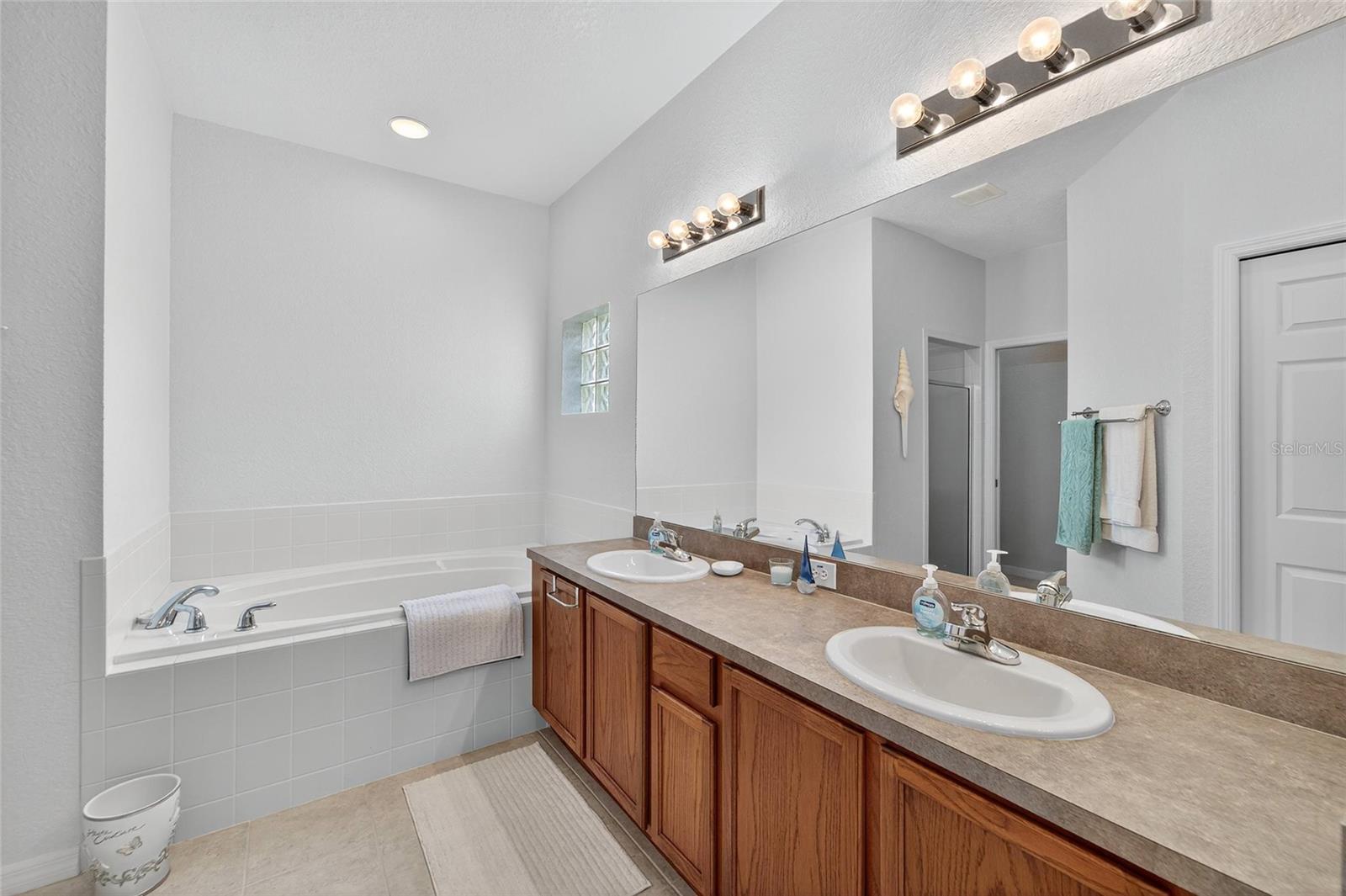 453 NOLANE LN