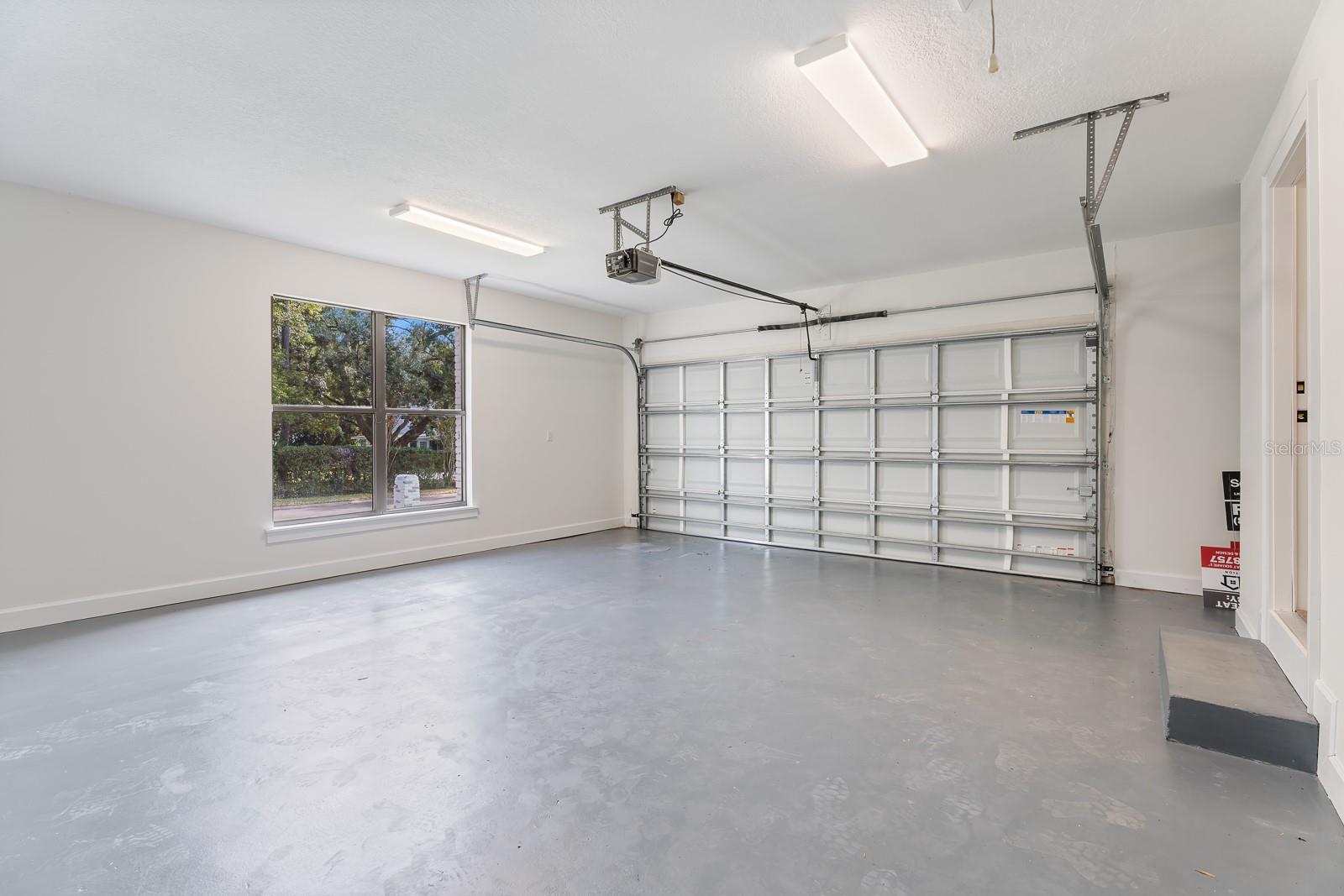 1944 VISTA VIEW DR
