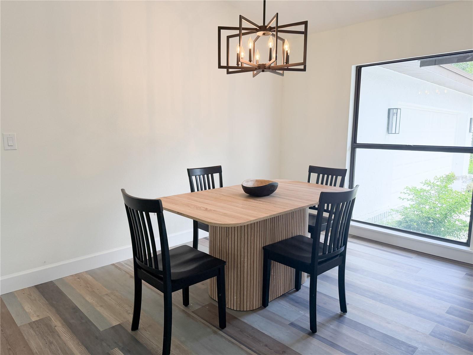 1944 VISTA VIEW DR