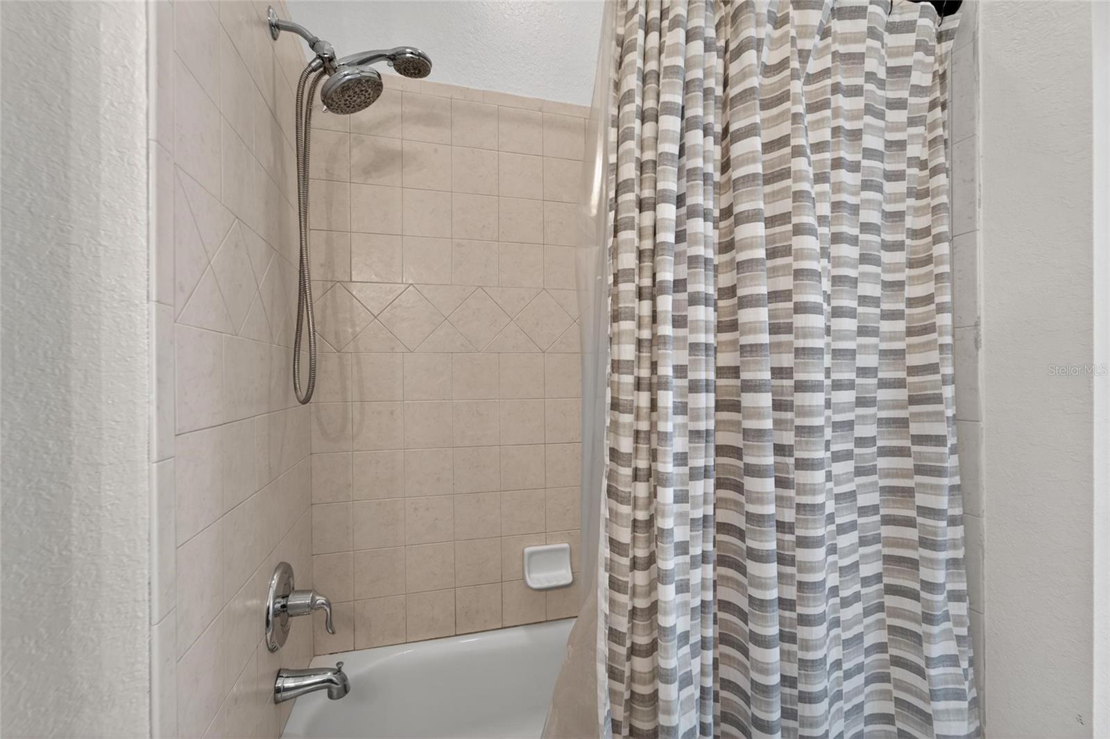 2665 HICKORY VIEW LOOP