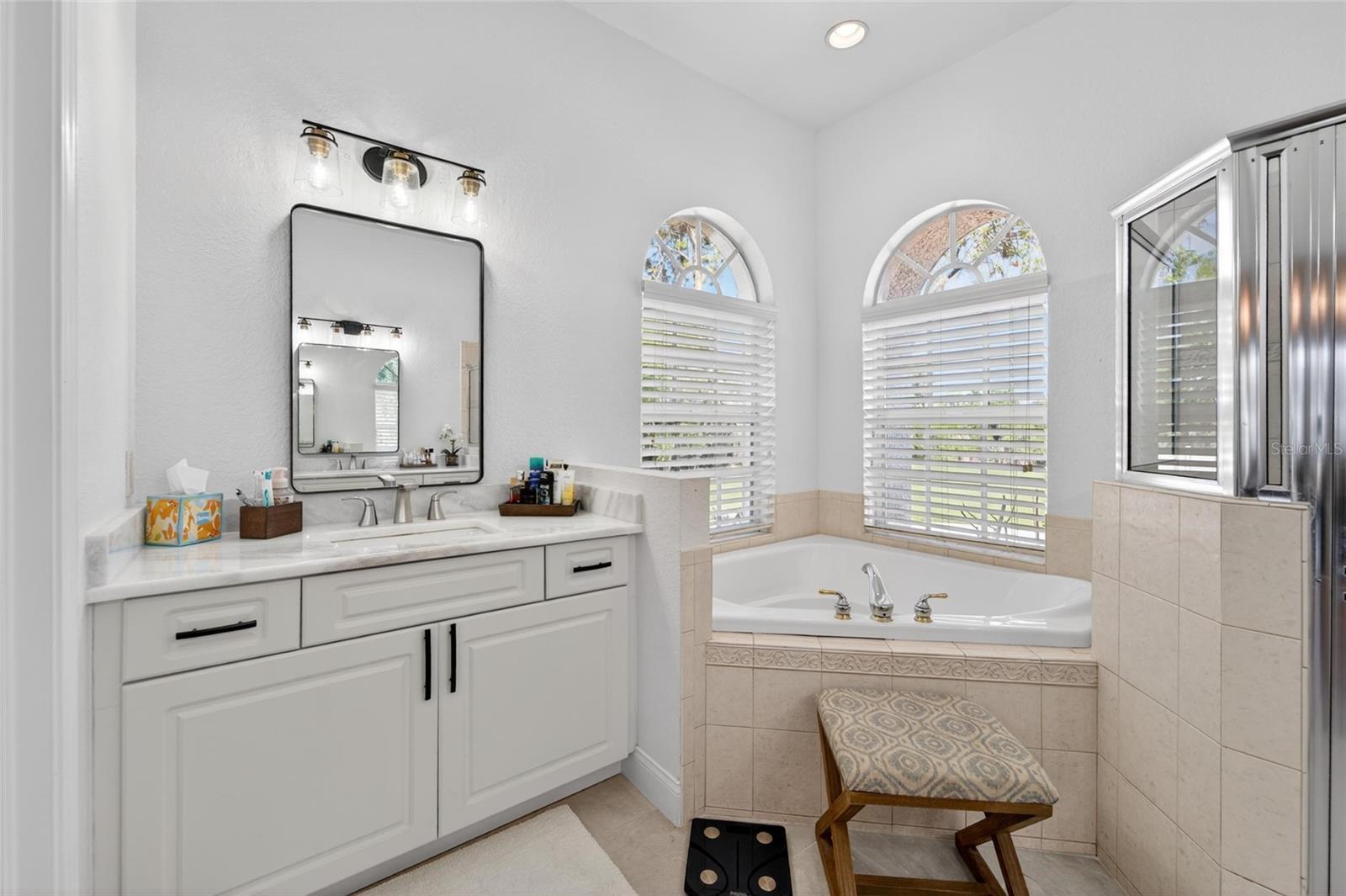 2665 HICKORY VIEW LOOP