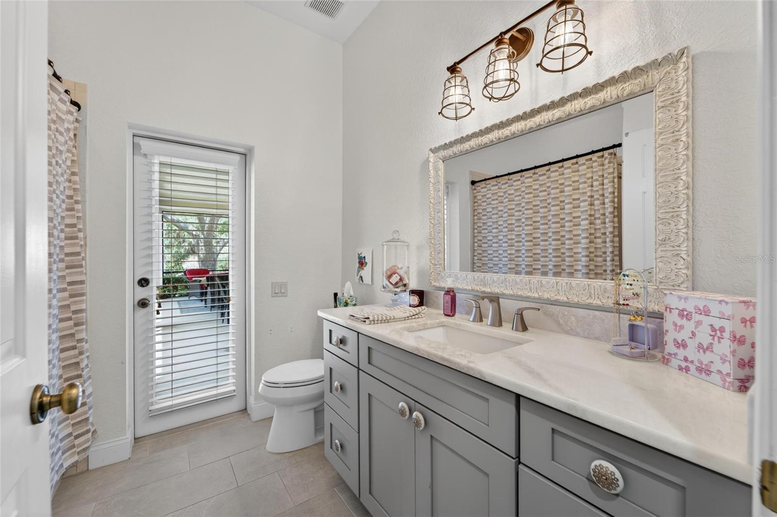 2665 HICKORY VIEW LOOP