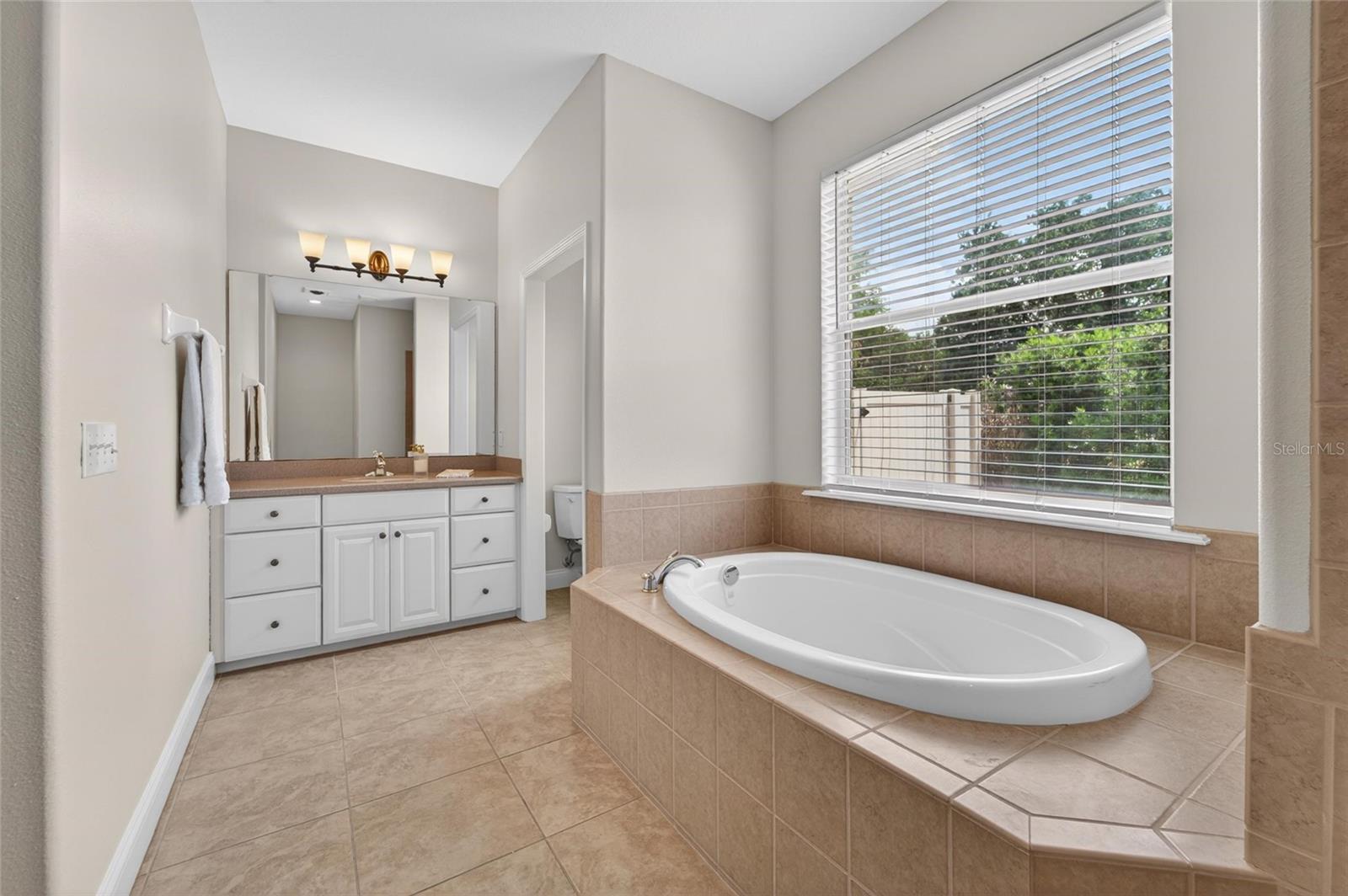 6360 RIVERLAKE CT