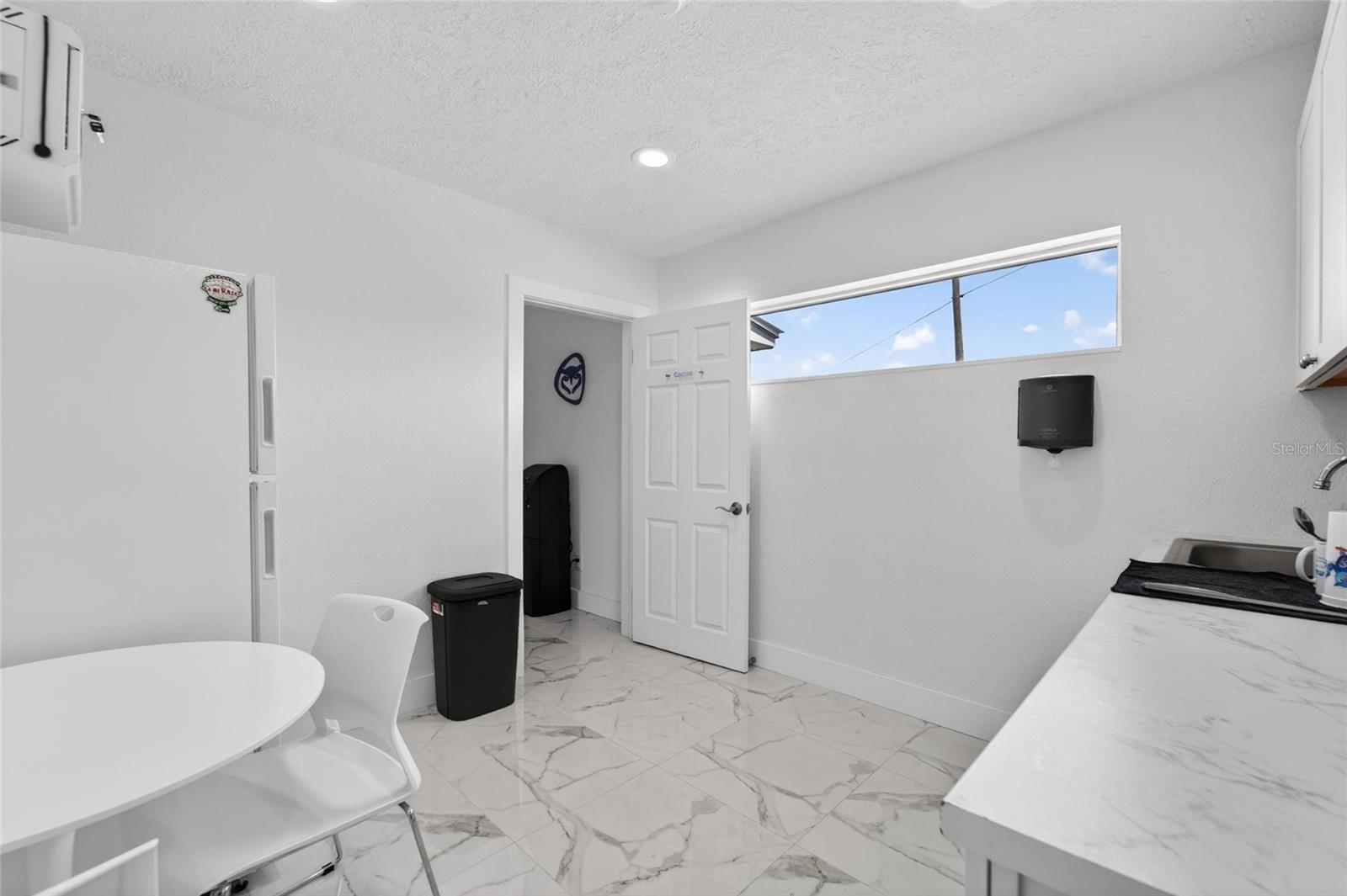 1233 BARTOW RD