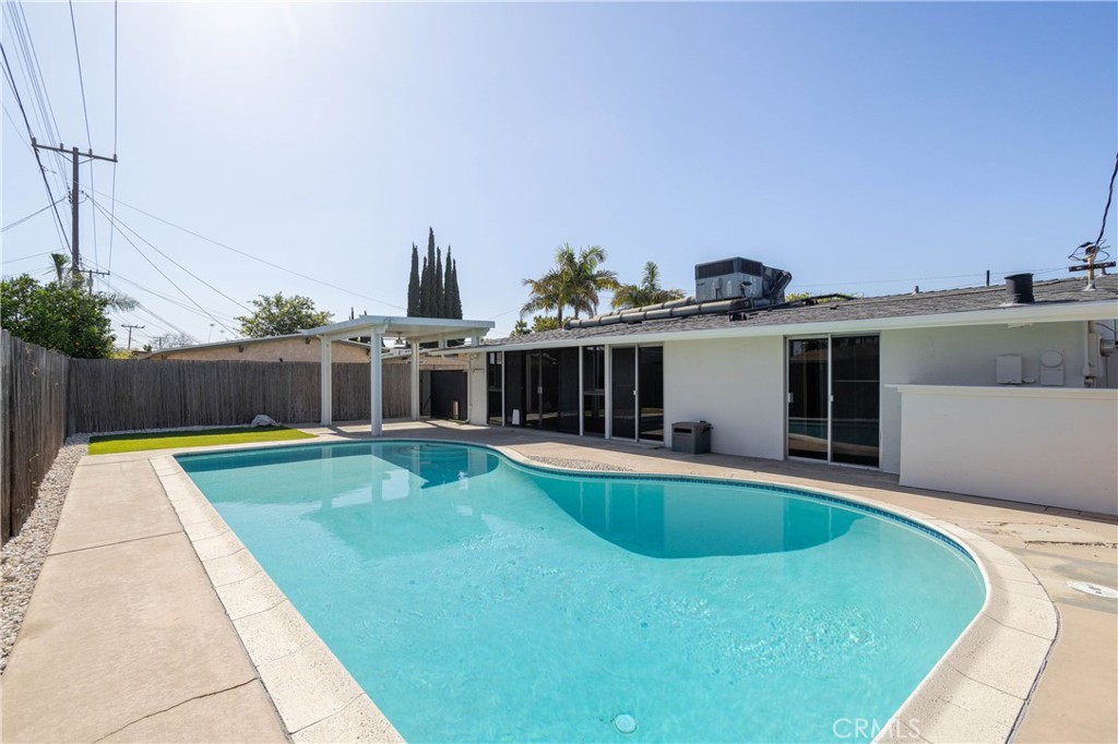 724 N Vine