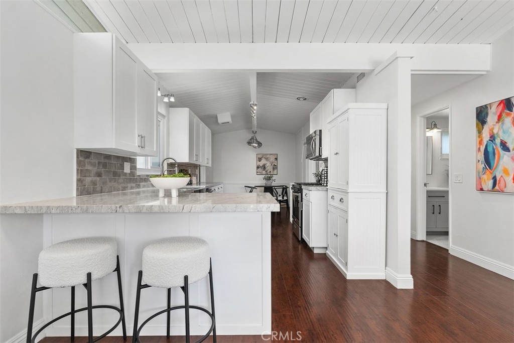 724 N Vine