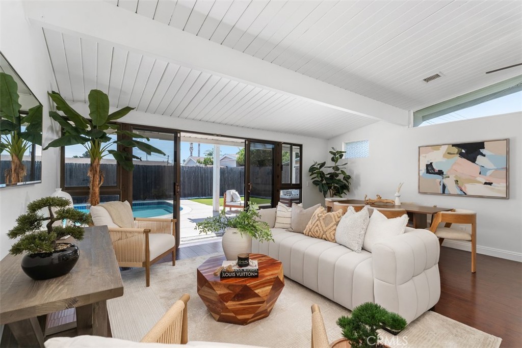 724 N Vine
