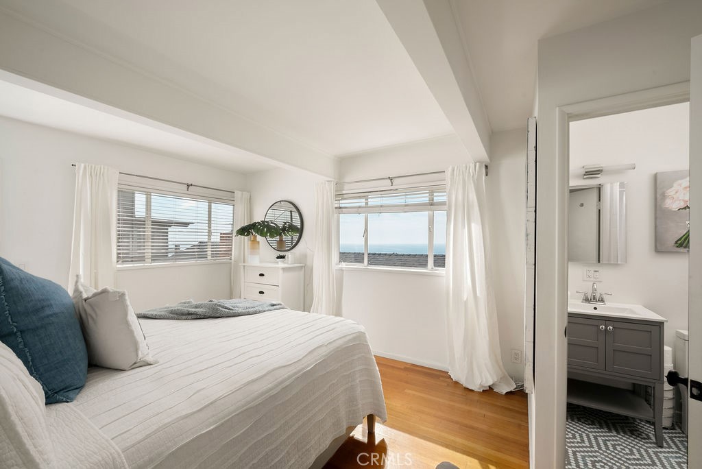 933 Coast View